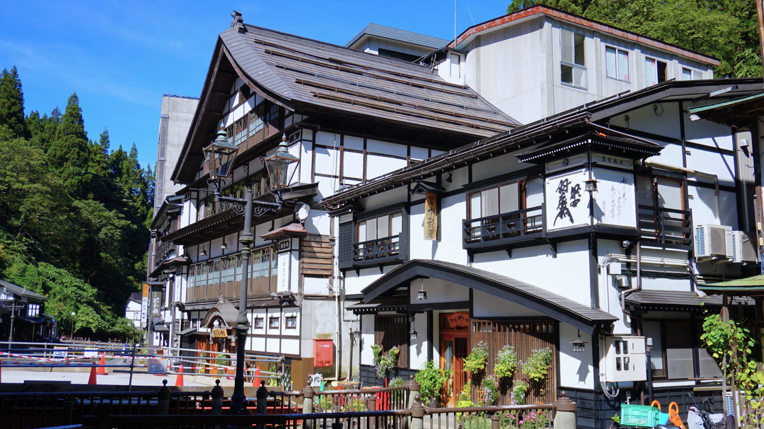 銀山溫泉的小關旅館和梁田屋旅館