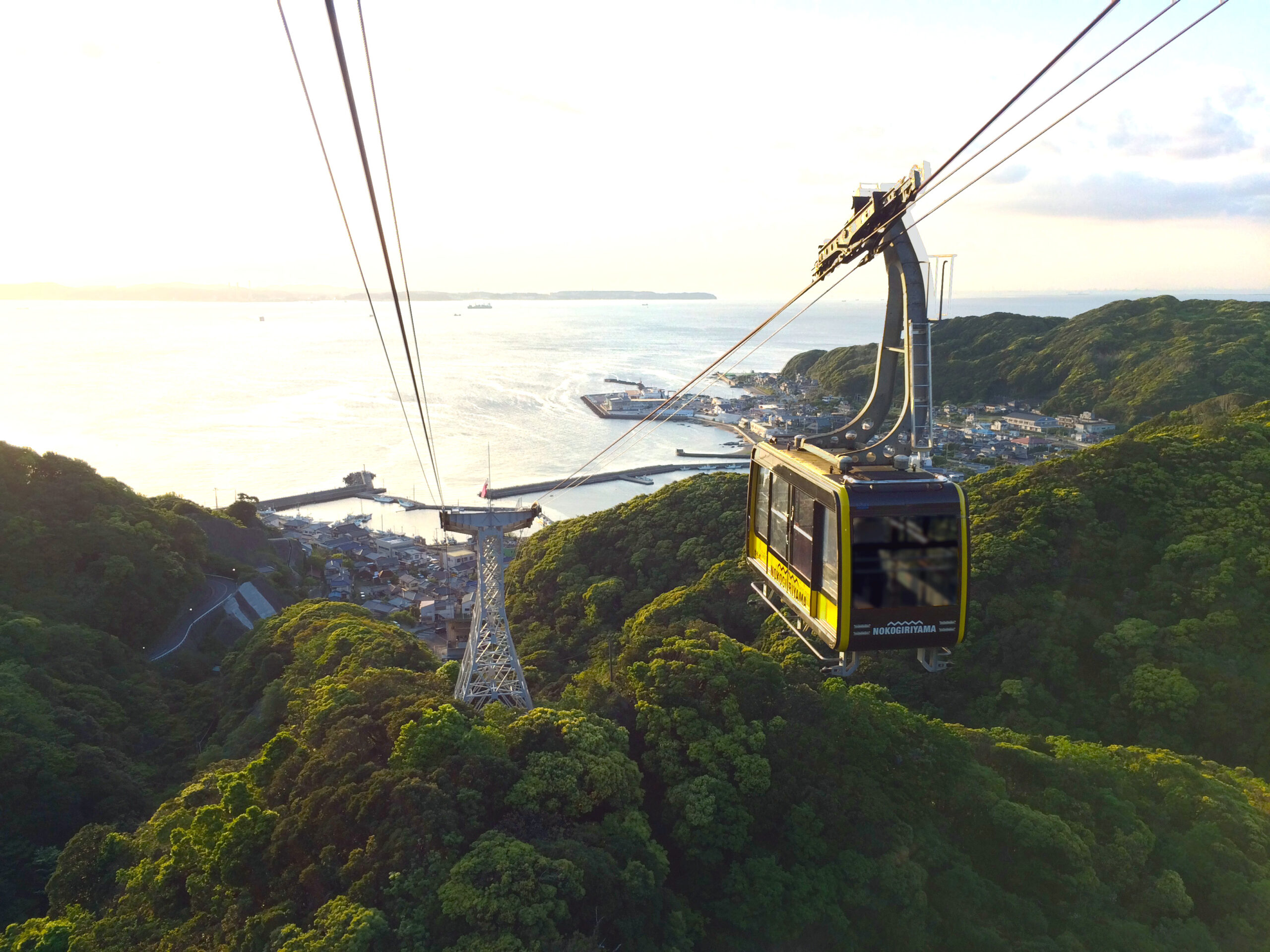 鋸山纜車內眺望金谷港