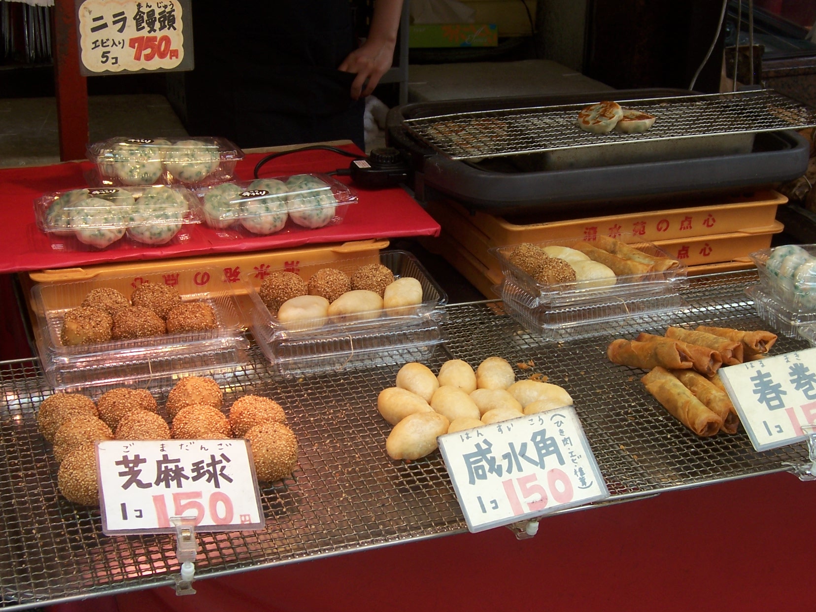 韭菜蝦仁蒸餃、芝麻球、鹹水角、春捲