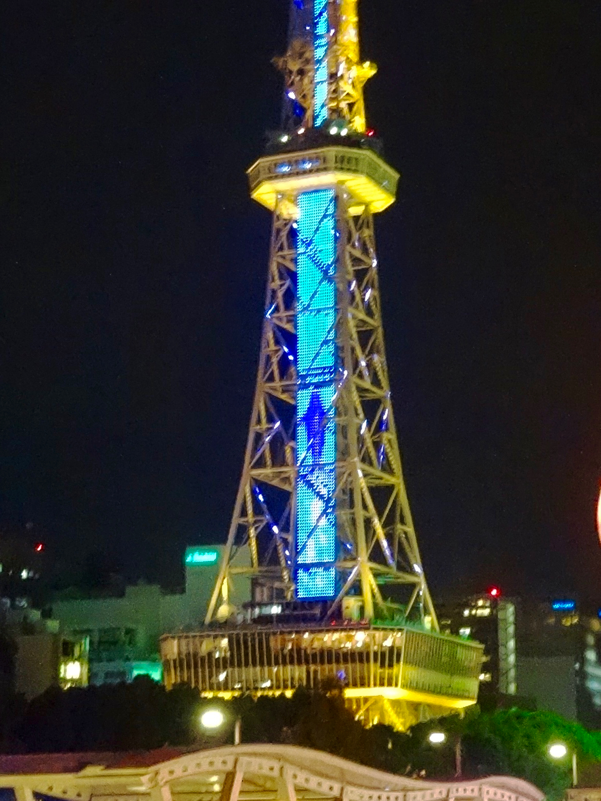 名古屋電視塔如魚躍瀑布燈光秀