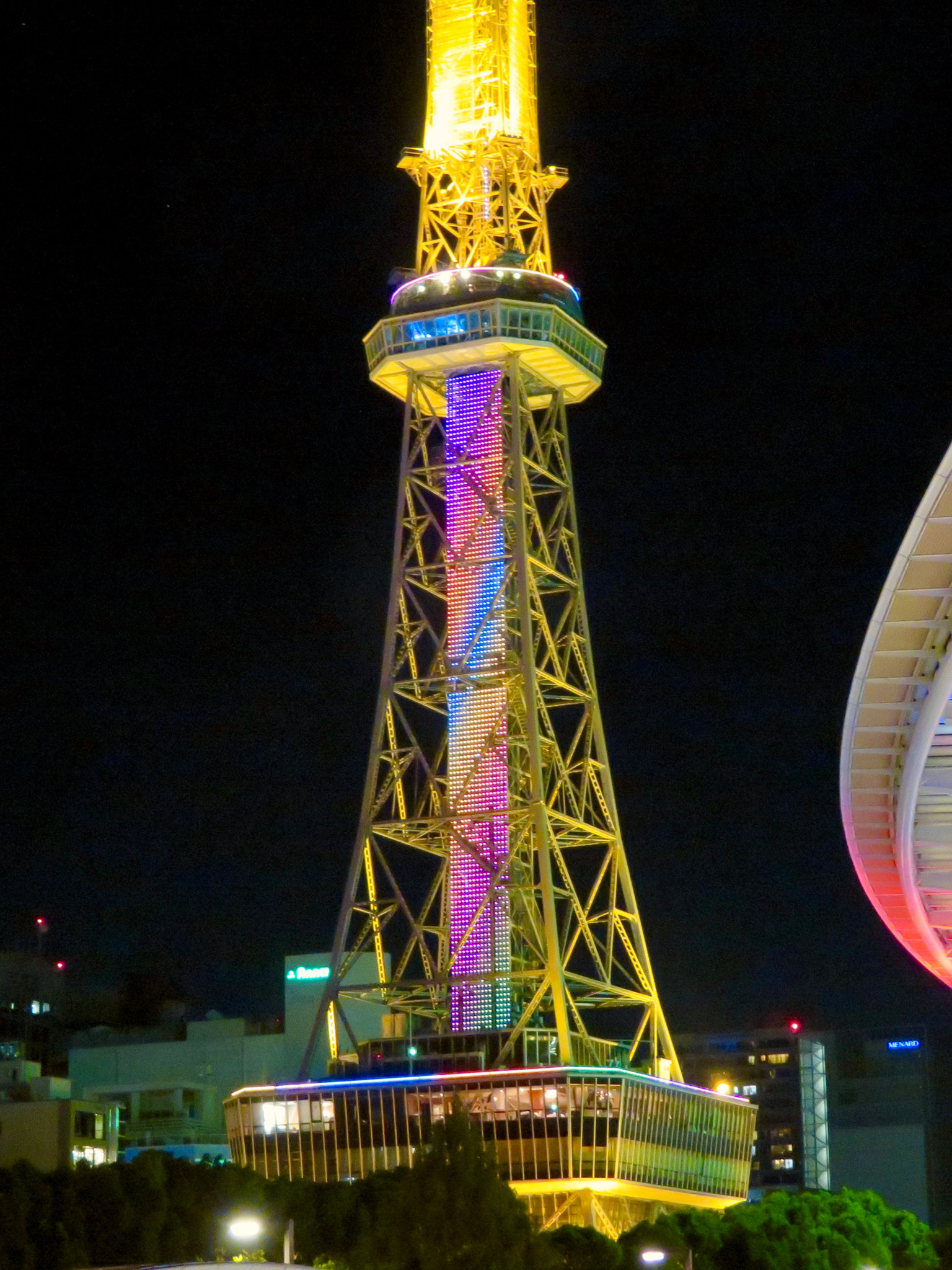名古屋電視塔繽紛彩色夜間燈光