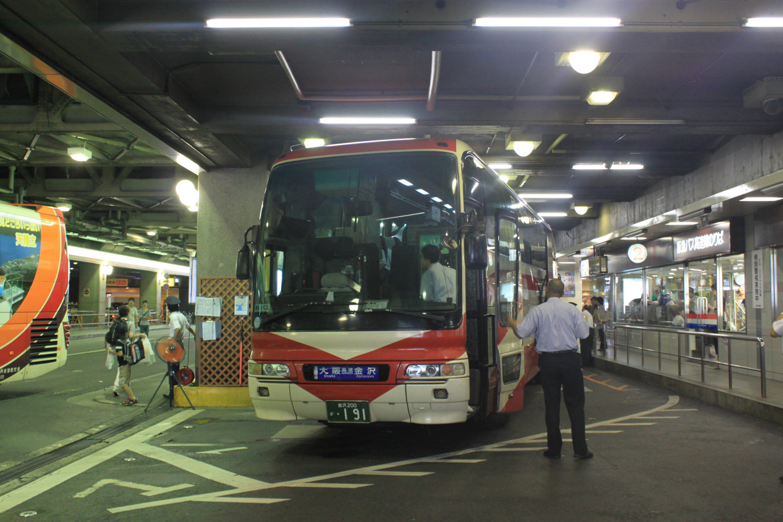 北鉄金沢中央バス 大阪⇒金沢＜金沢駅⇒兼六園＞
