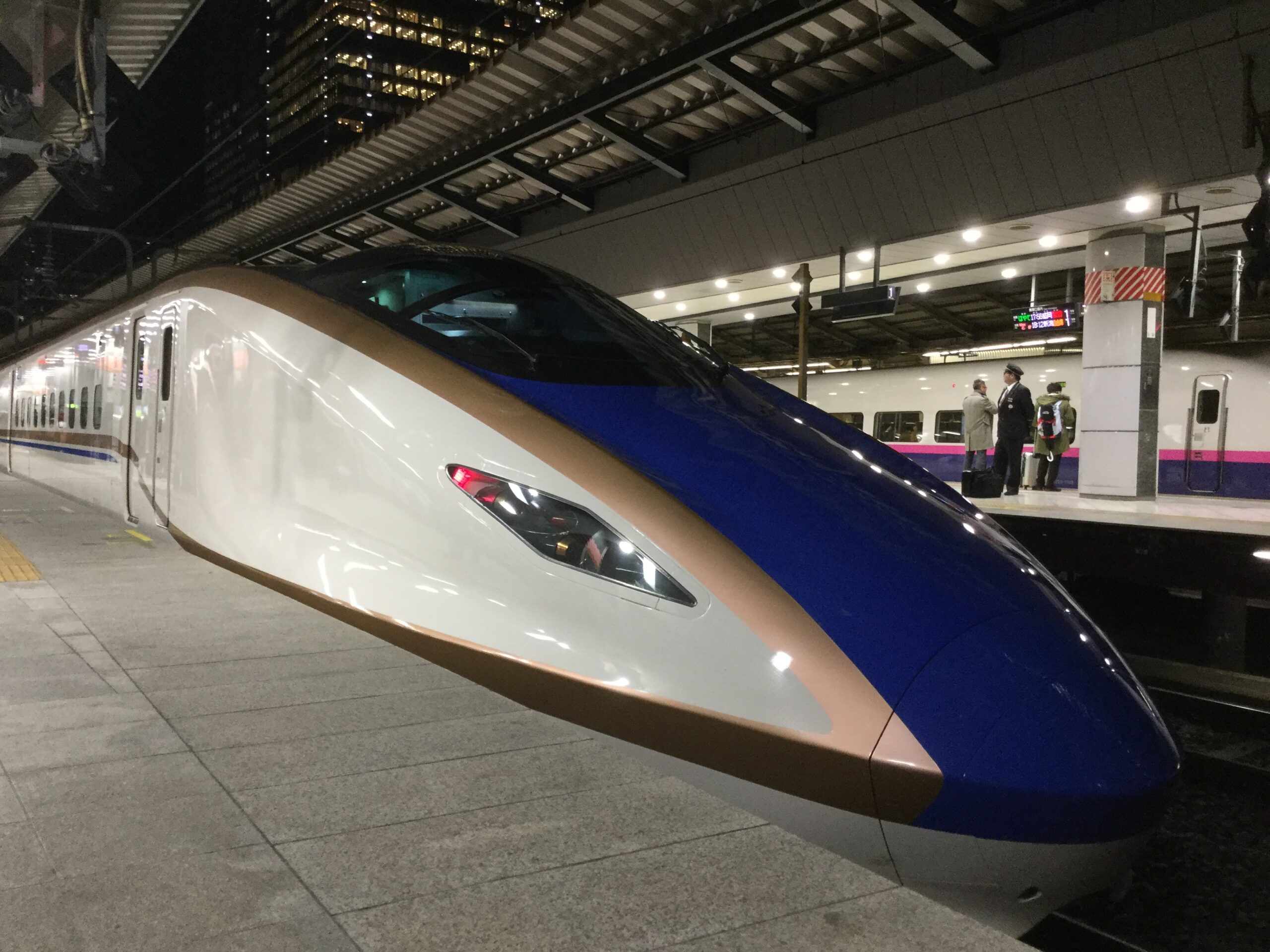 北陸新幹線E7系列車外觀