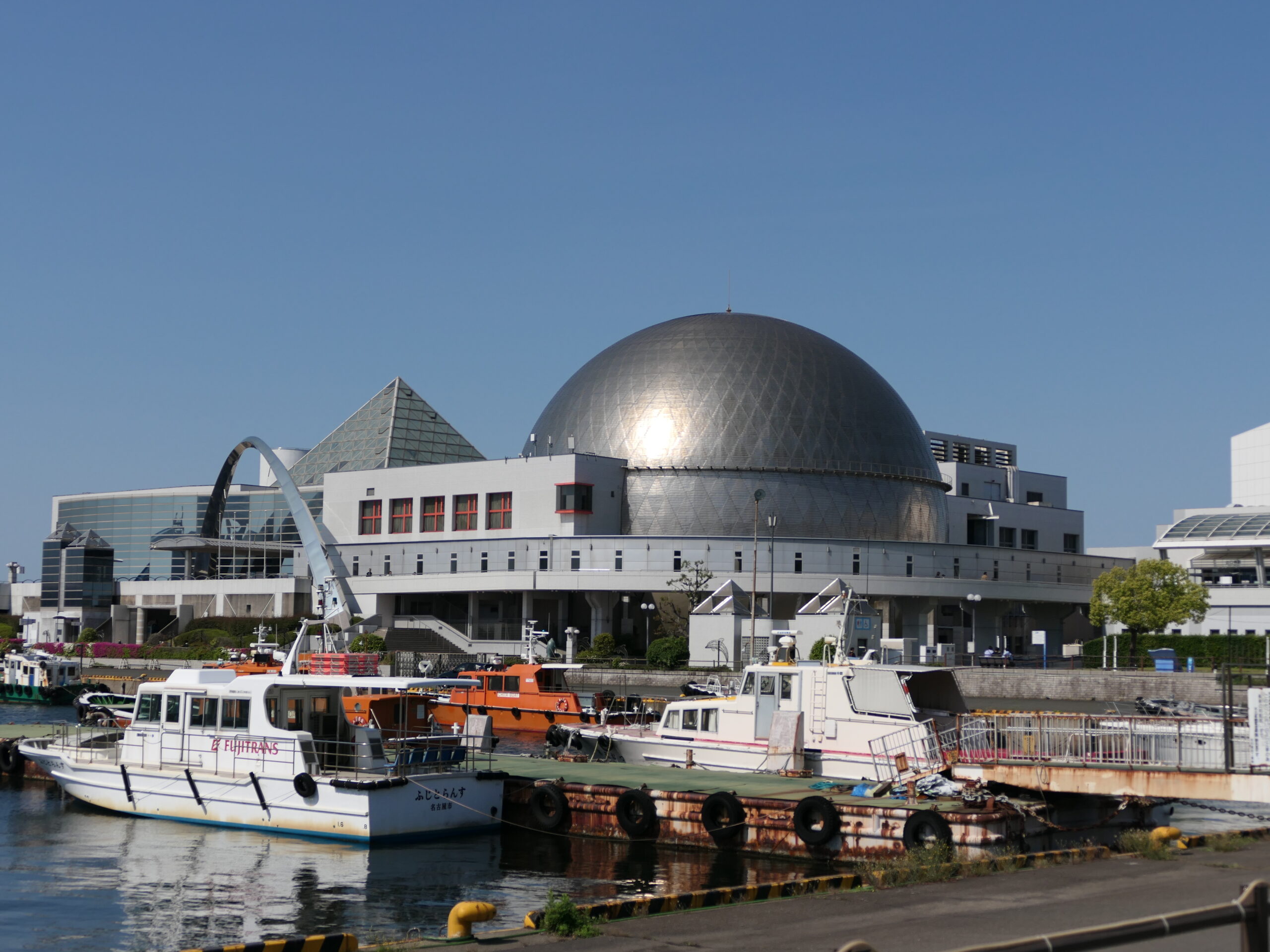 名古屋港水族館全景