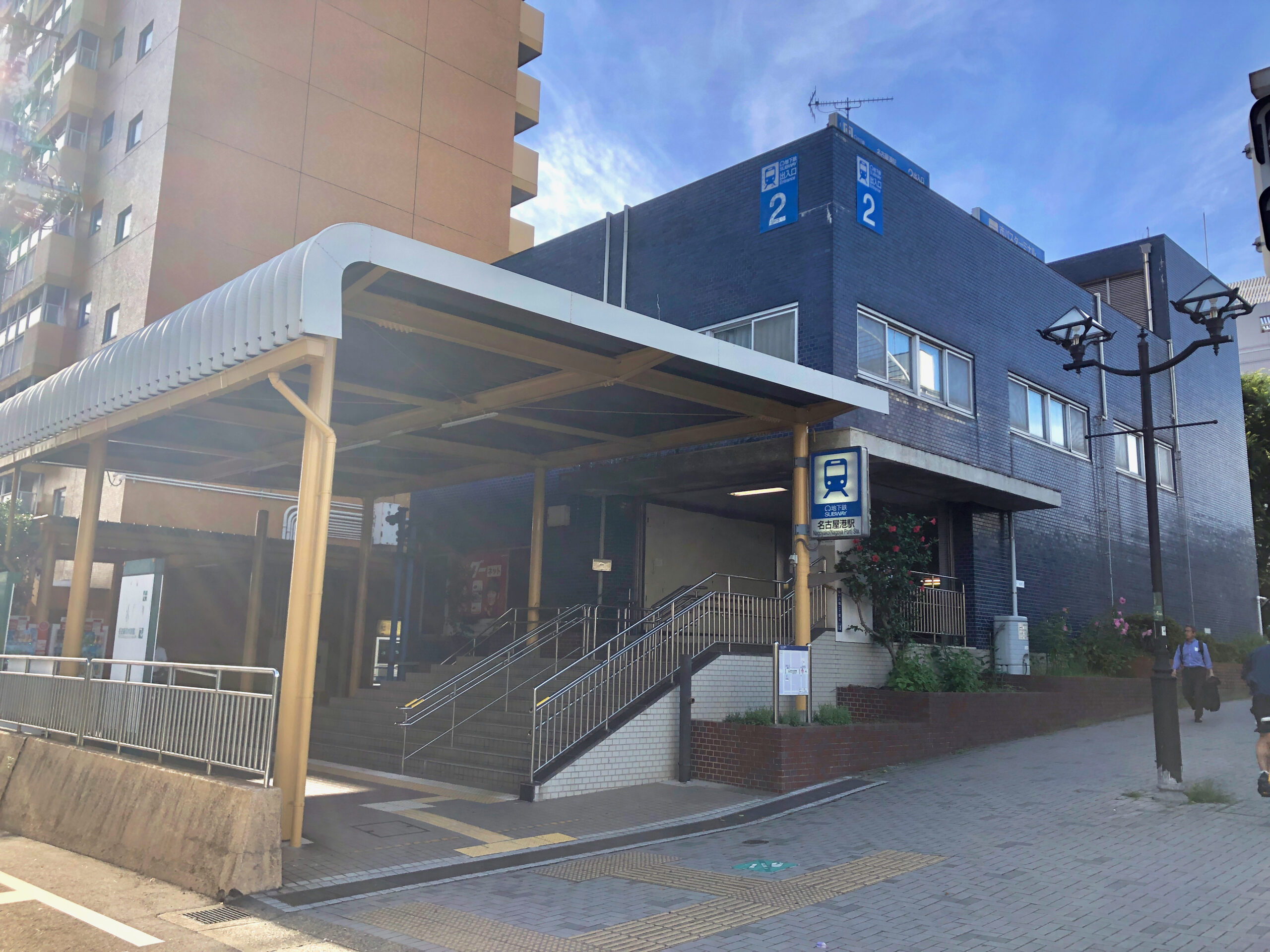 名古屋港站2號出入口