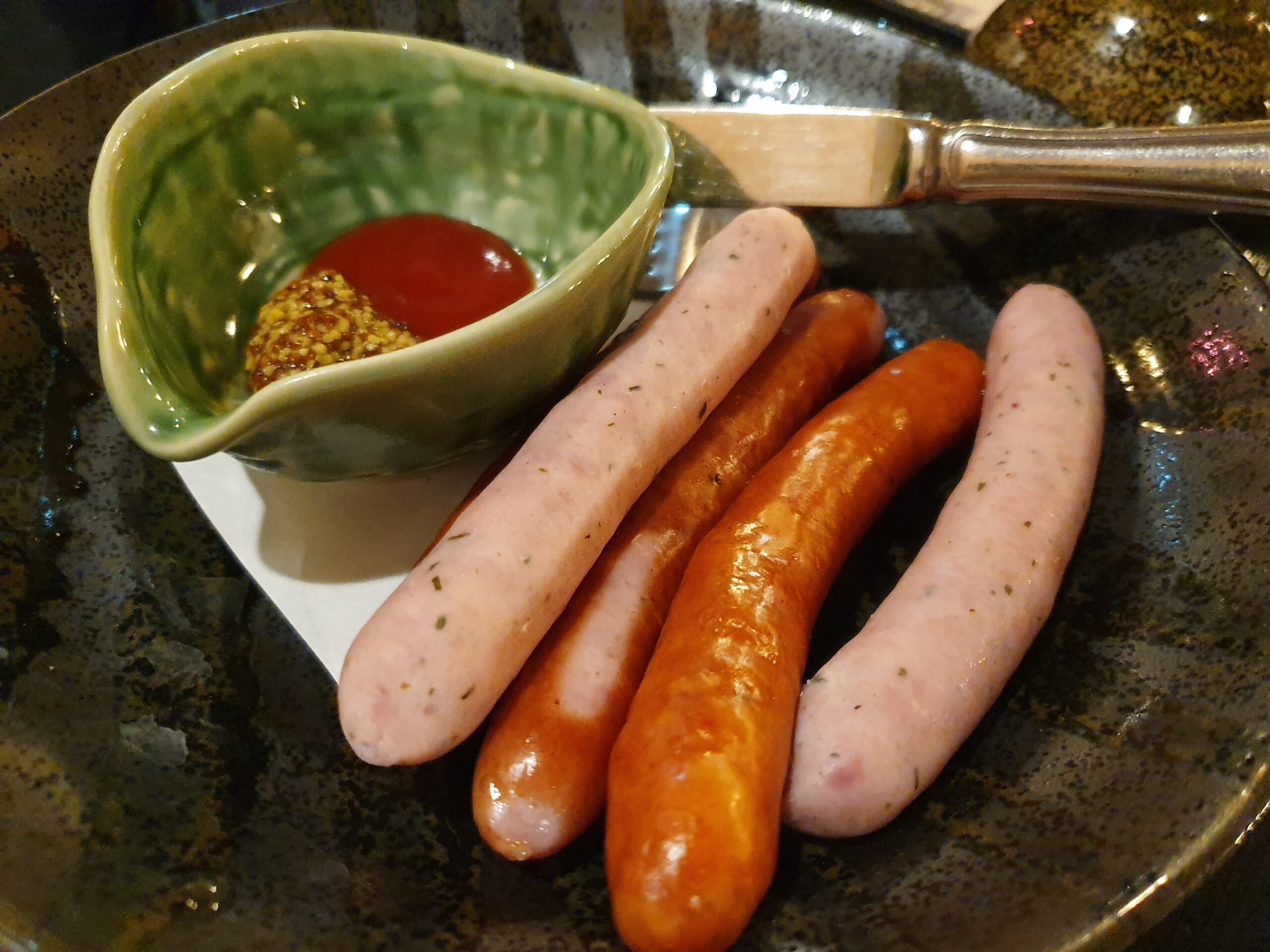 在蕎麥麵店品嚐「輕井澤香腸」