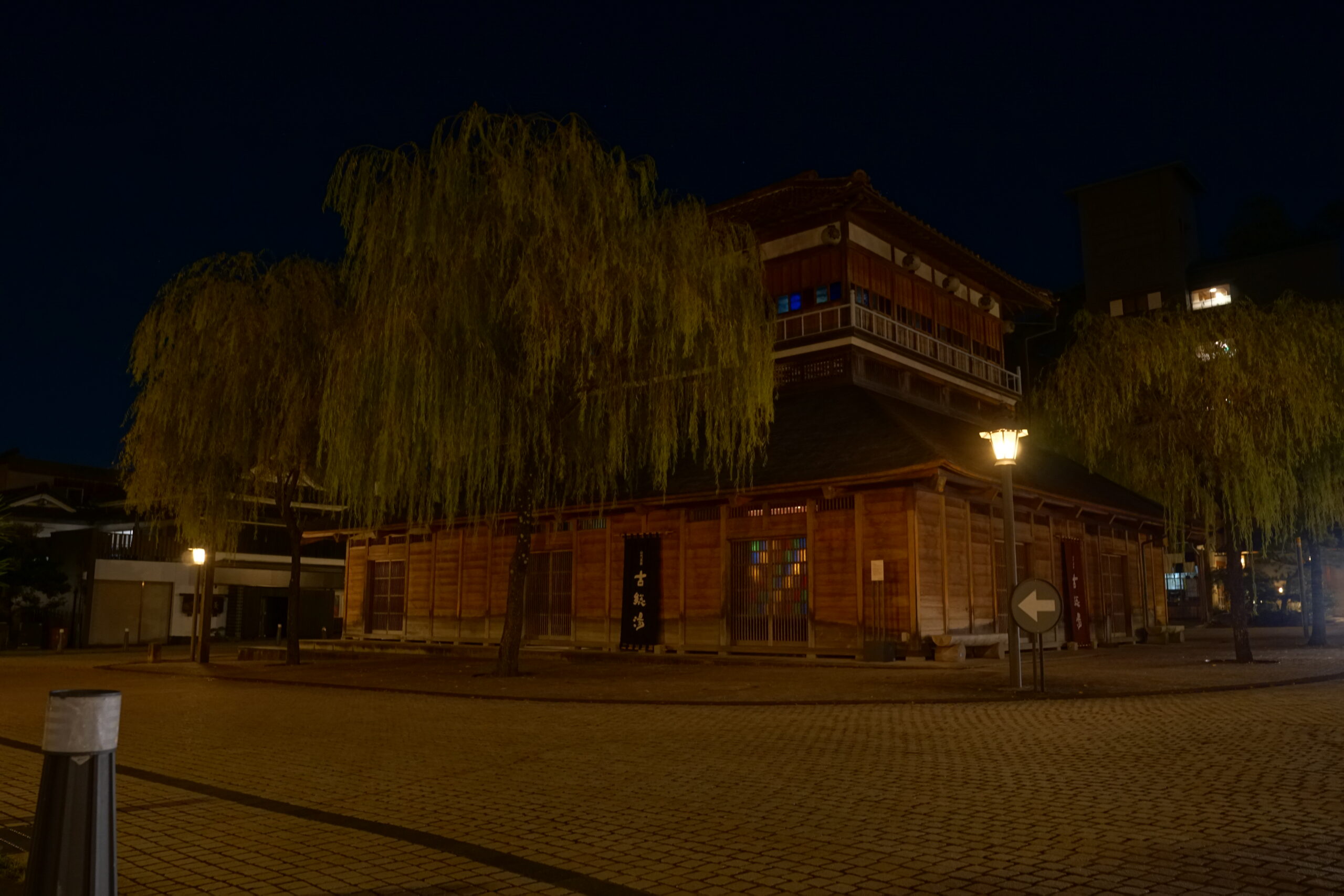 夜晚的柳城溫泉小溪谷