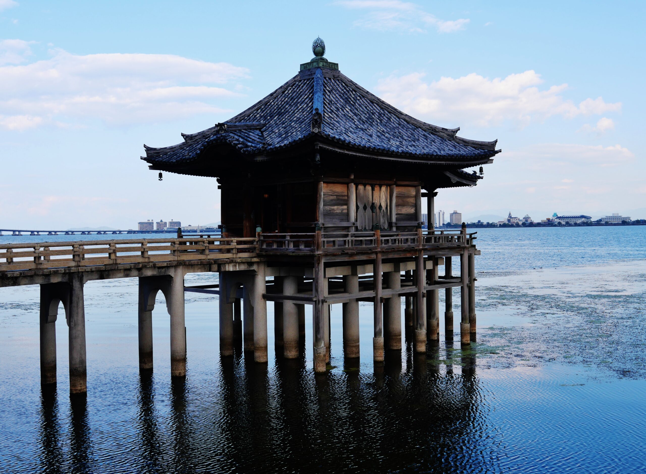 大津萬月寺浮木堂