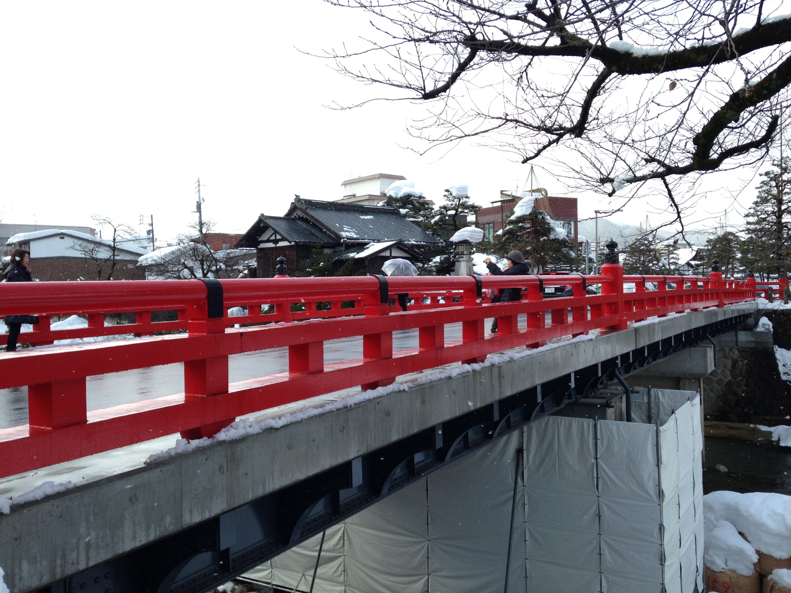 宮川河中的中橋橋樑