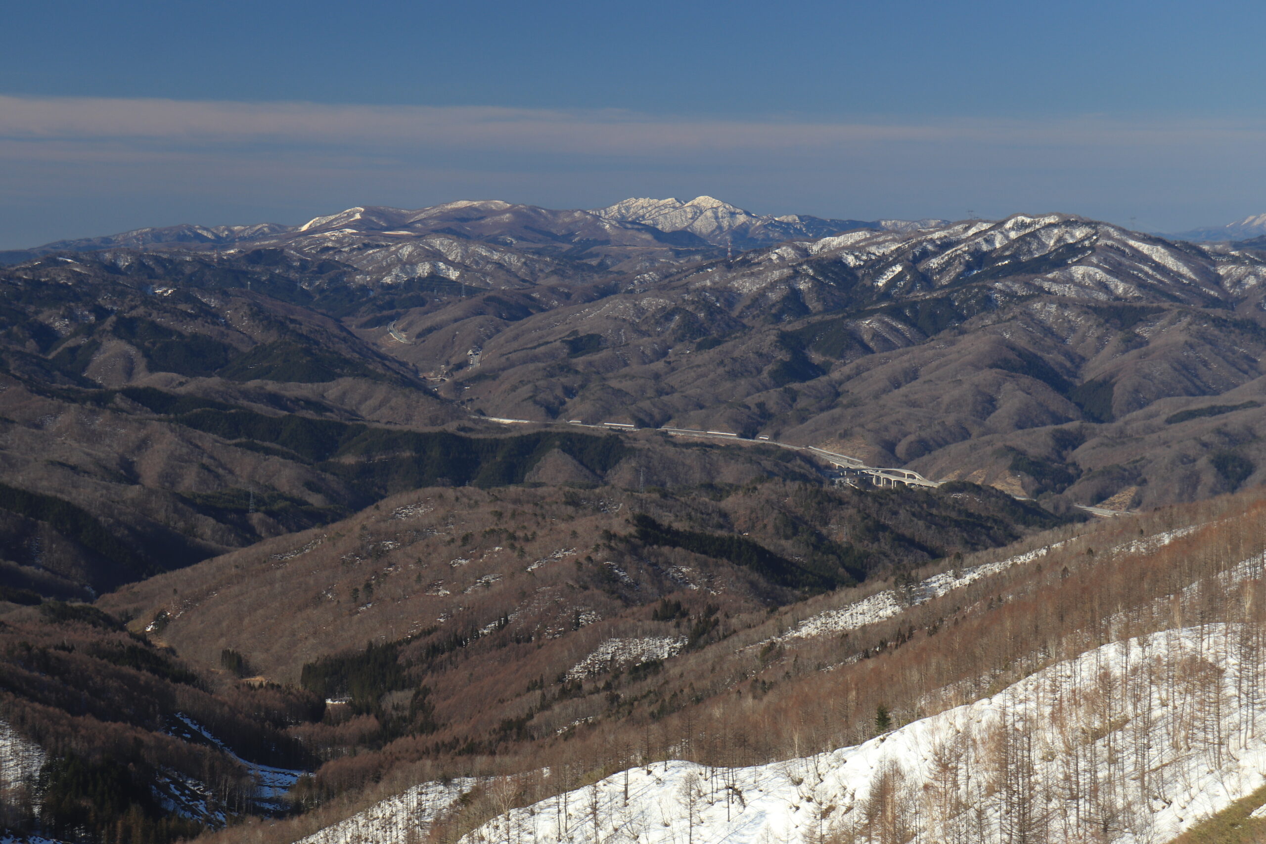 從伊布西山眺望和歌山山與東海北陸高速公路