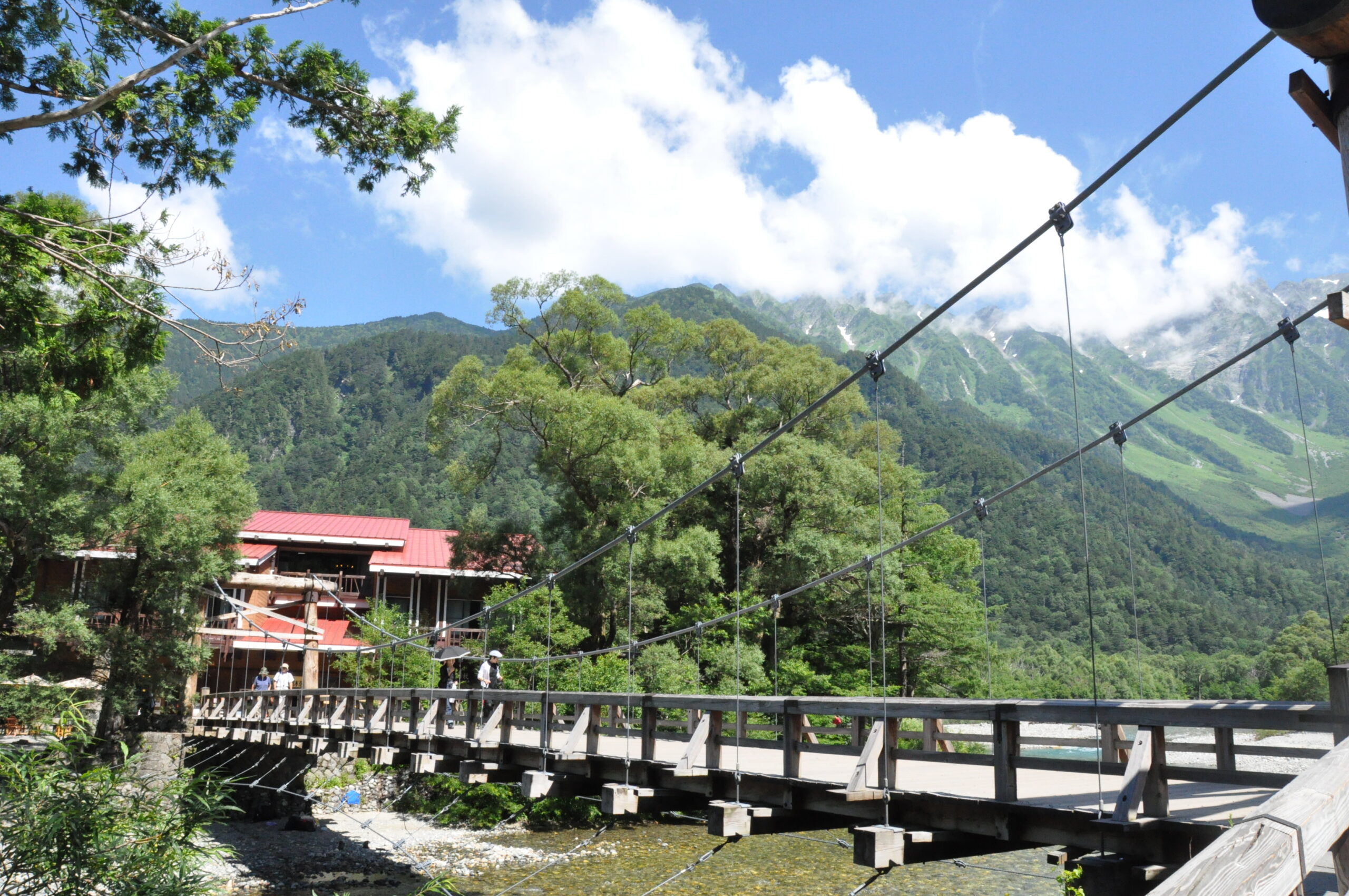 志賀高原白樺莊度假村，高原山景環繞