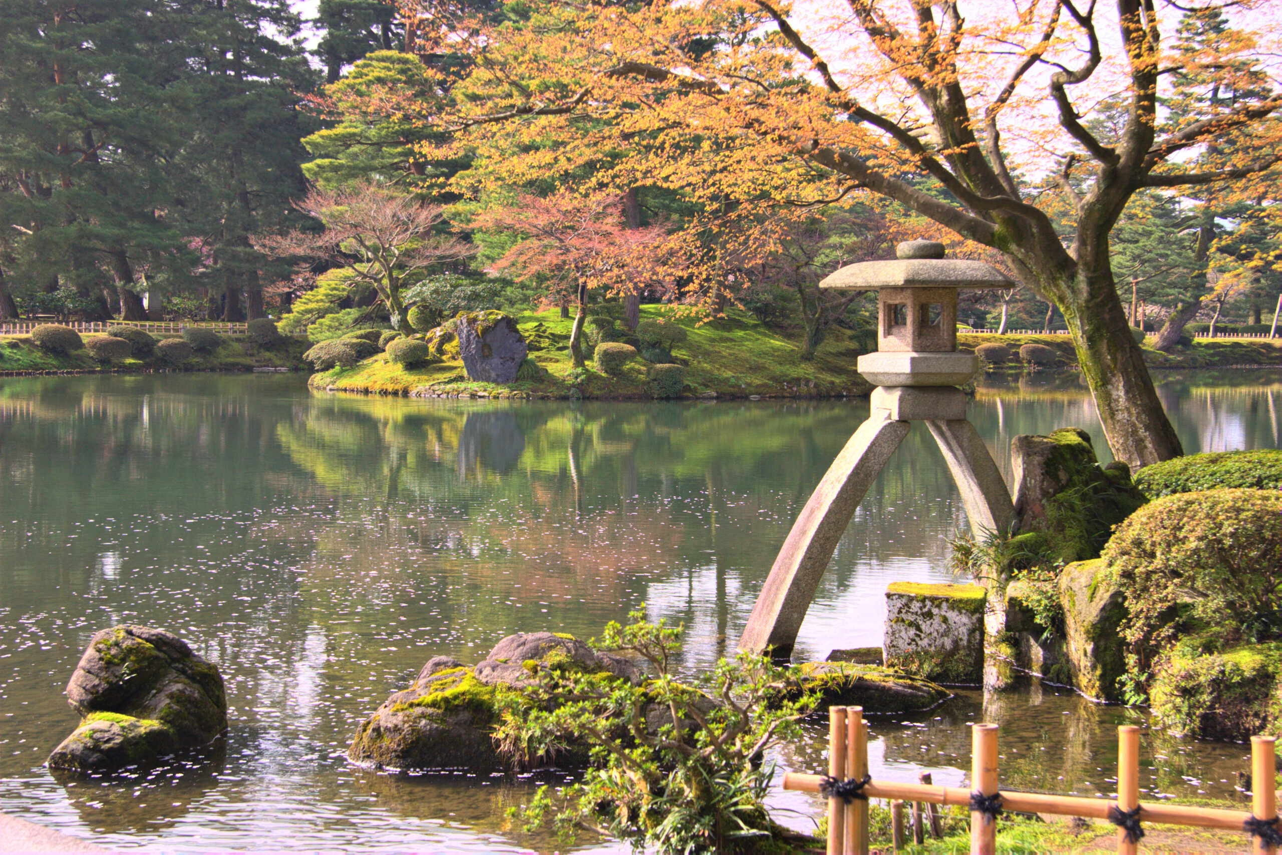 日本金澤兼六園的小燈籠