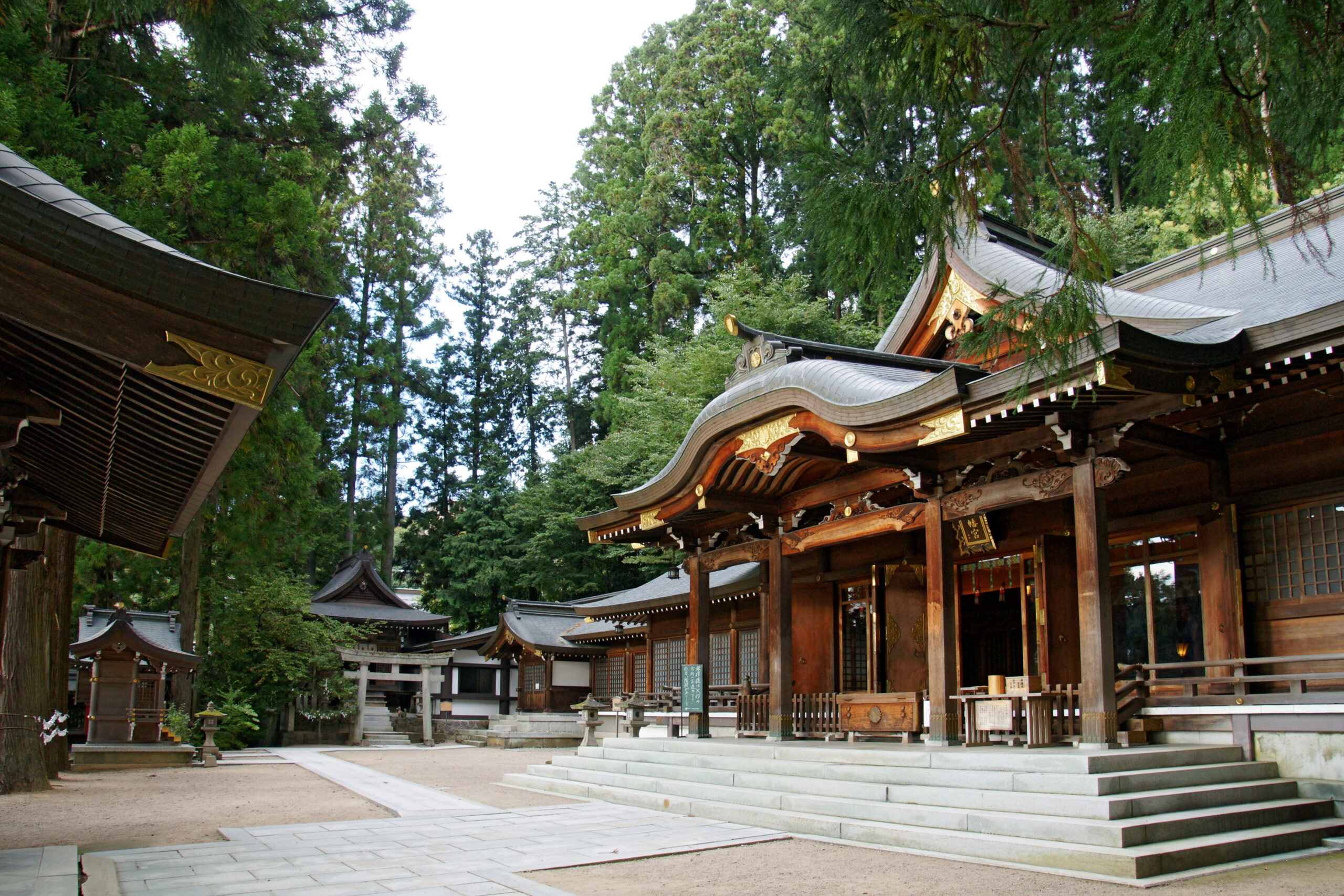 櫻山八幡宮紅色鳥居