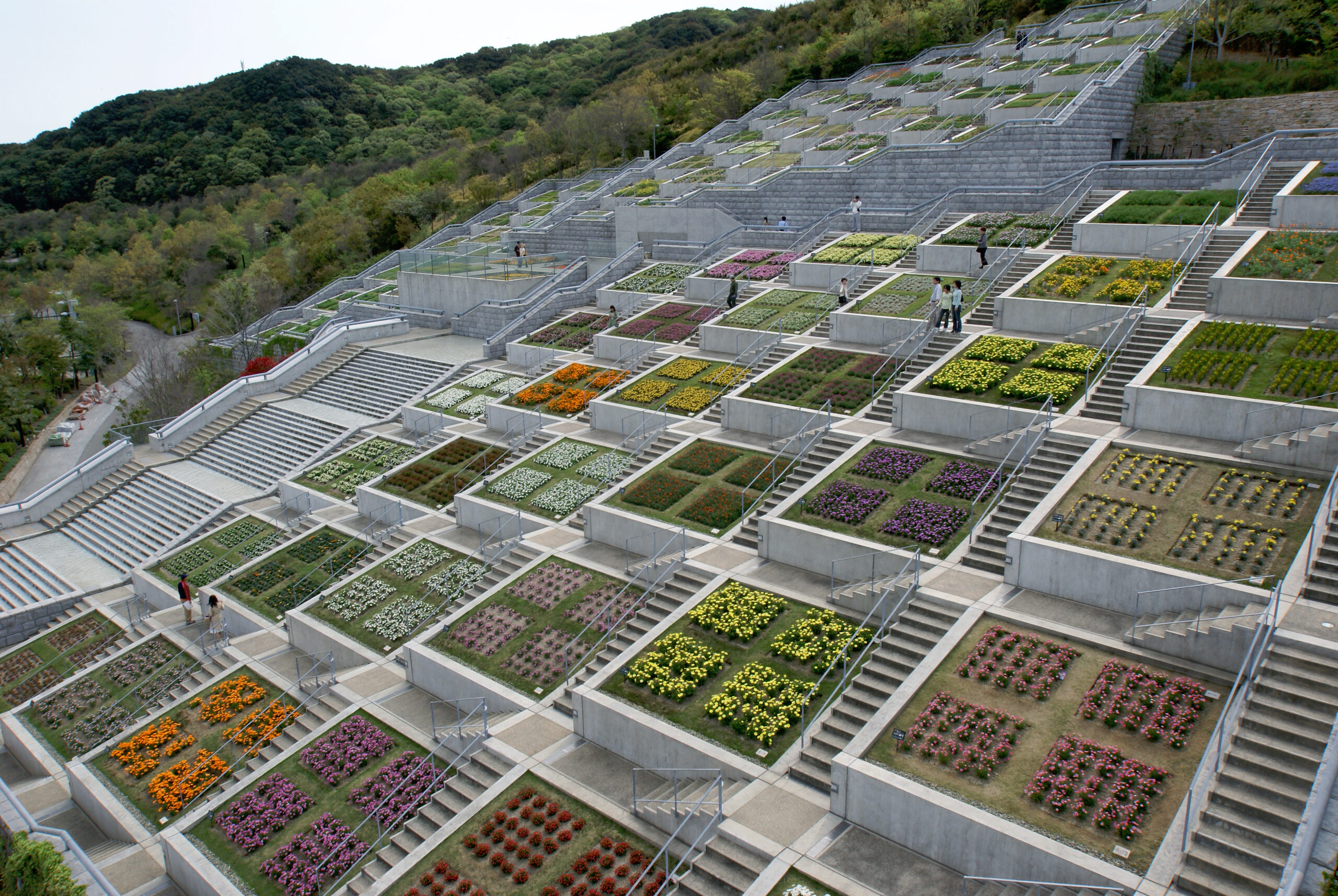 淡路夢舞台百段苑全景