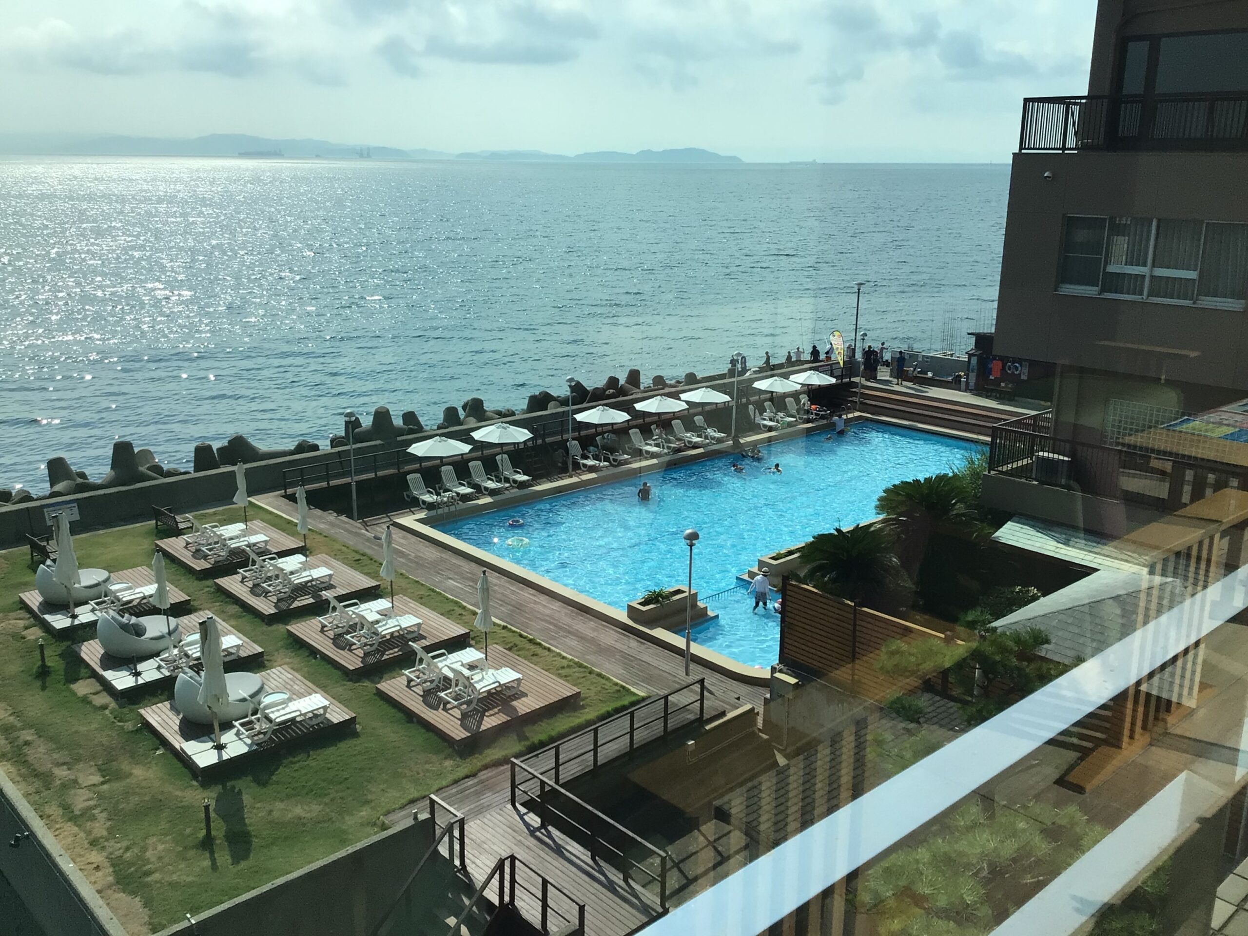 淡路島觀光飯店泳池與釣魚場