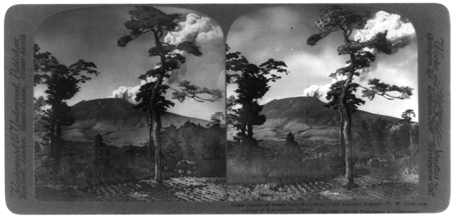 淺間山火山噴發時湧現的大量蒸汽