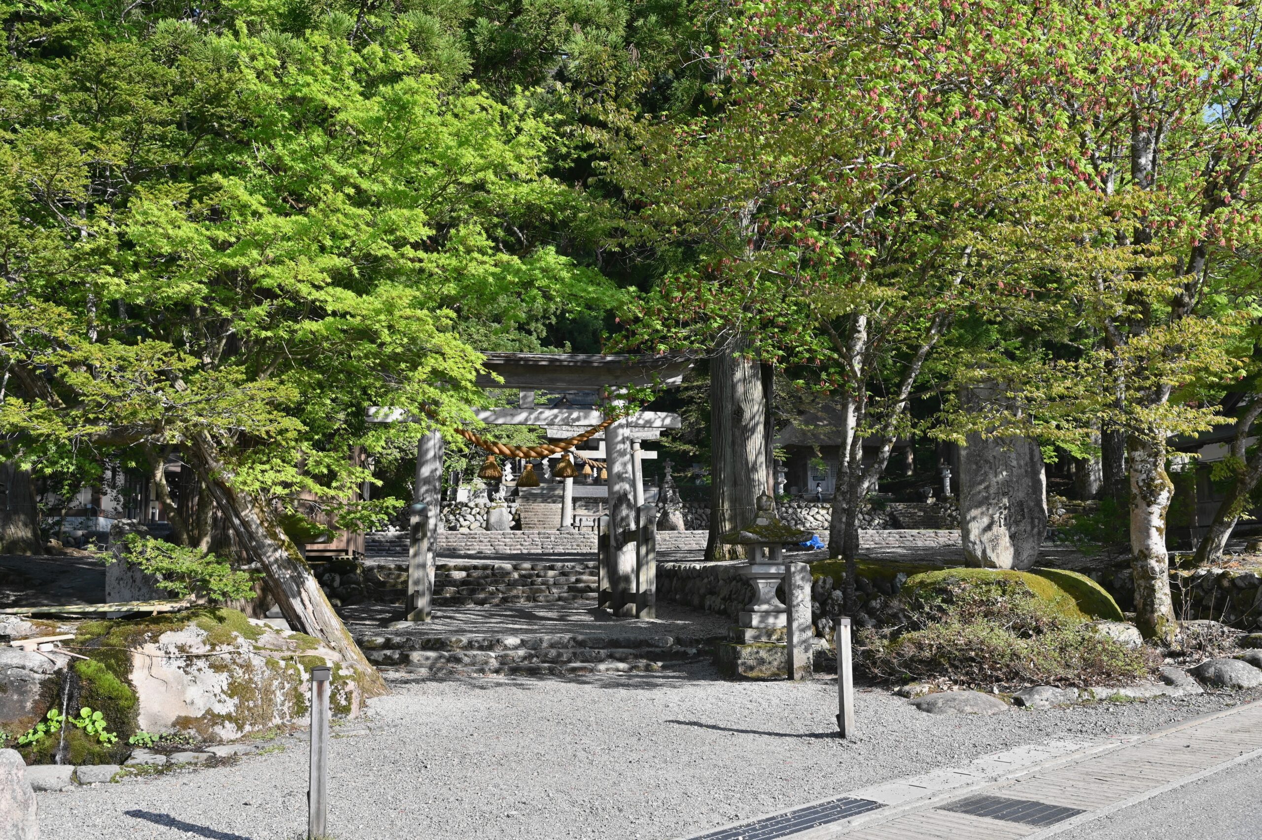 白川八幡神社正面入口