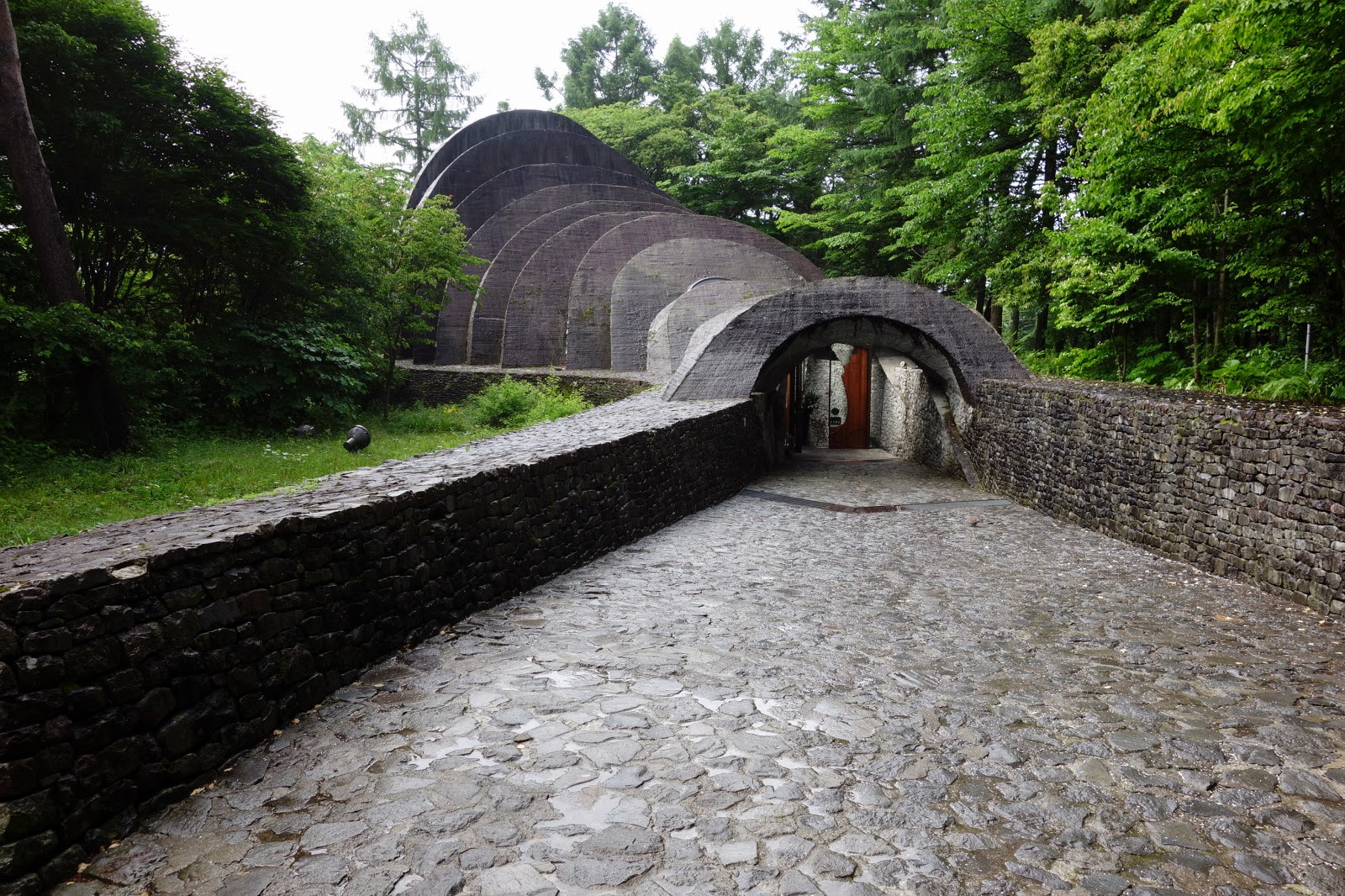 石之教堂全景，長野縣輕井澤