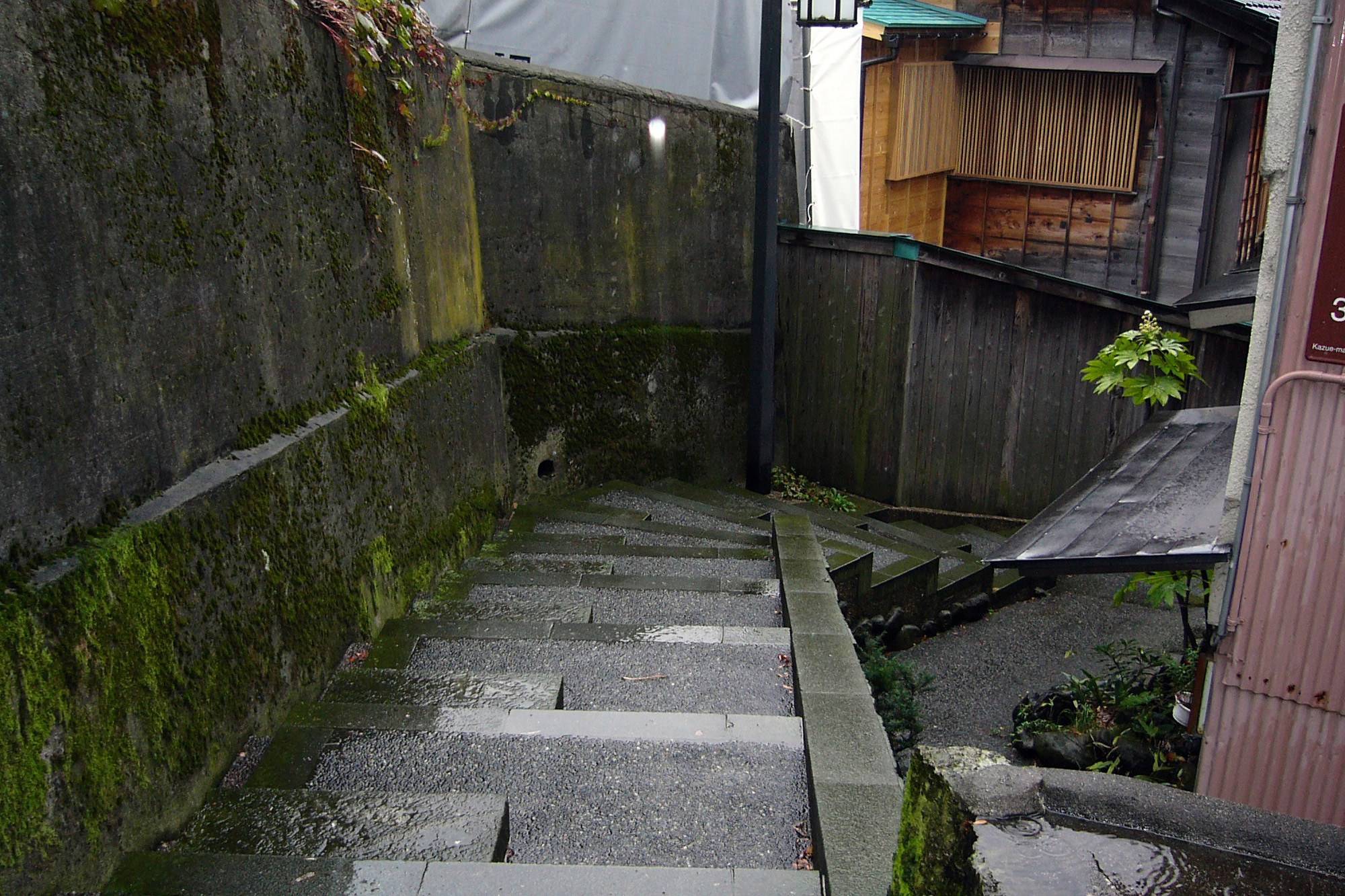 金澤暗がり坂石階與光影