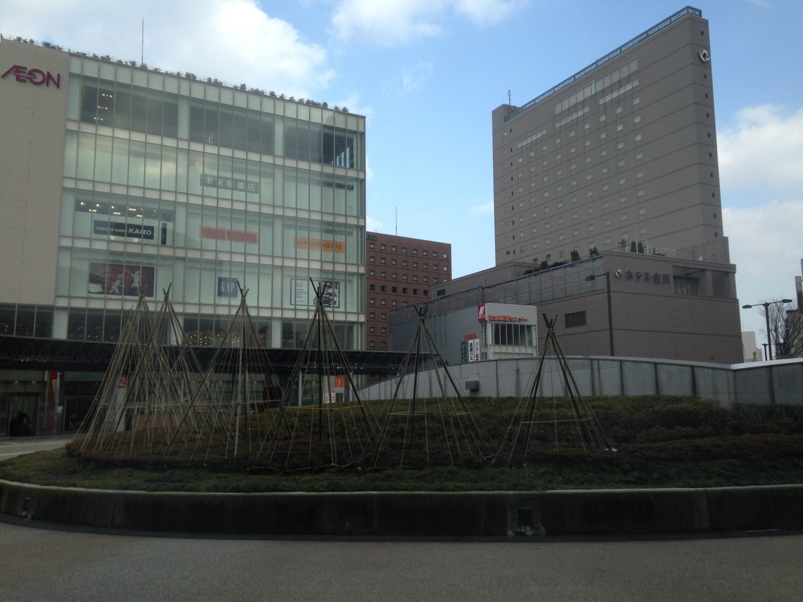 金澤站前的金澤福樓斯購物中心和金澤酒店