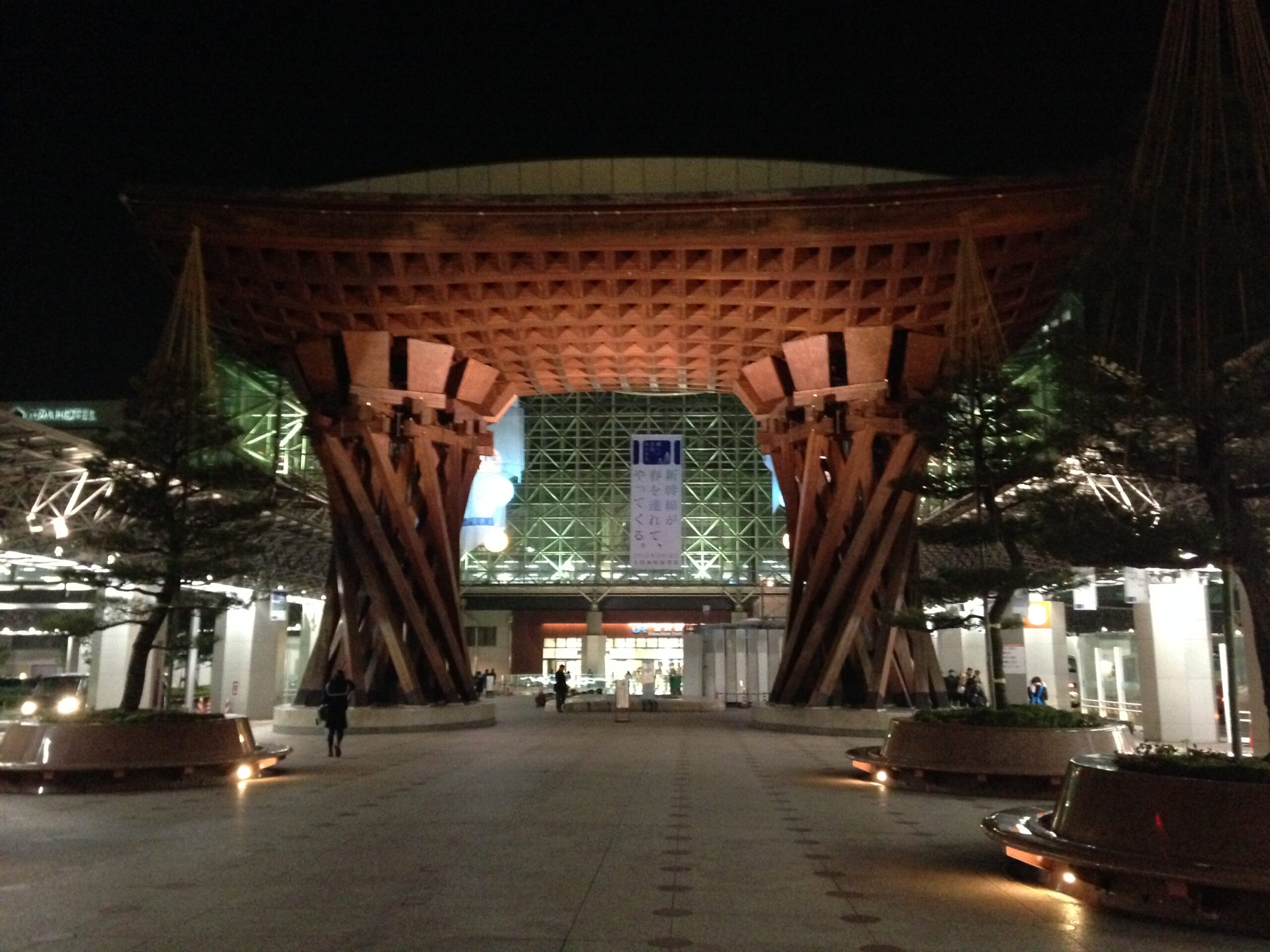金澤站鼓門夜景