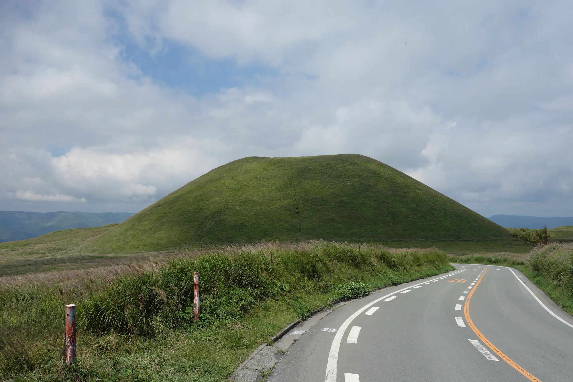 米塚火山錐全景