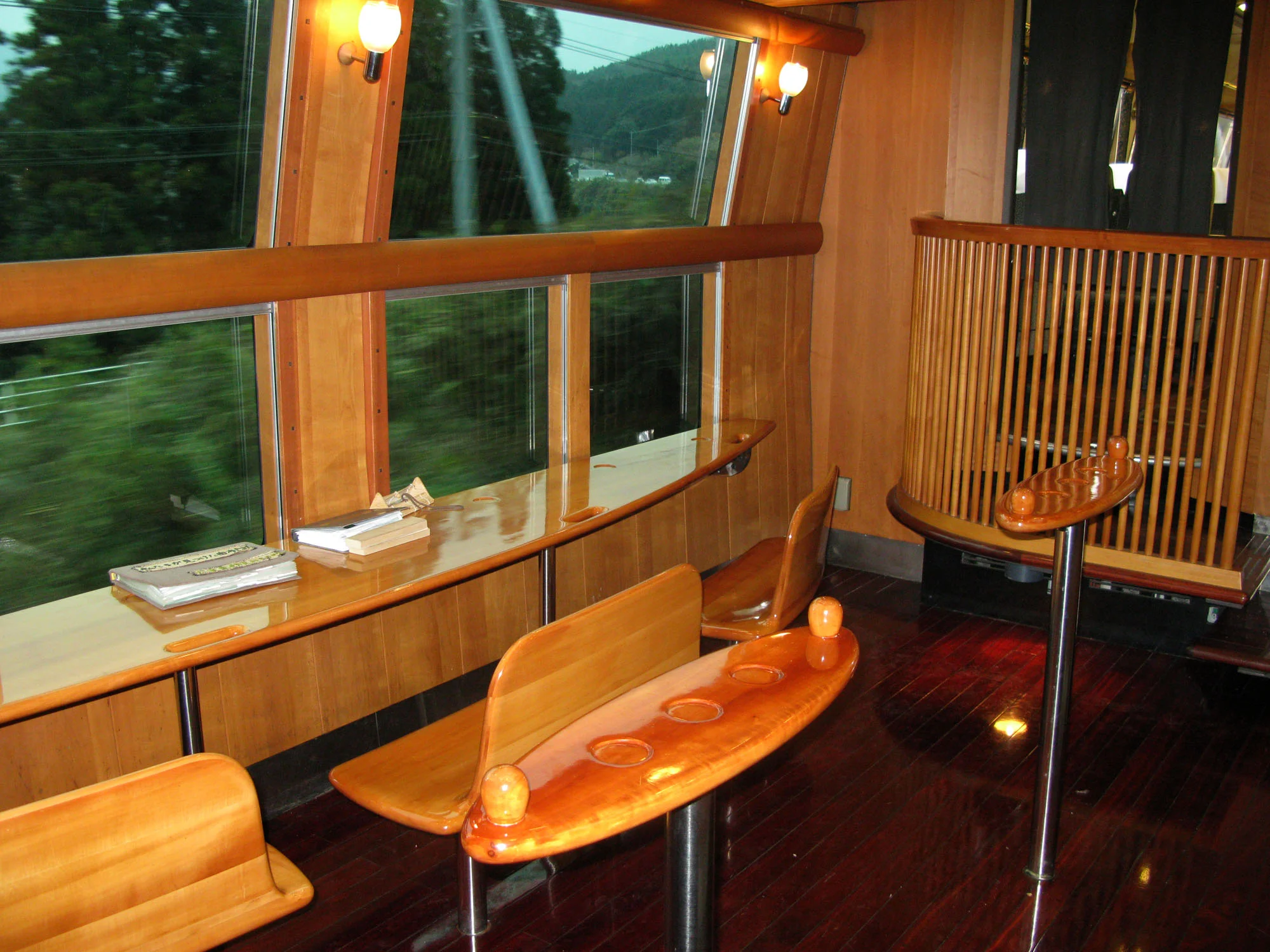 JR特急由布院之森號列車,木質內裝觀光列車穿越九州山地