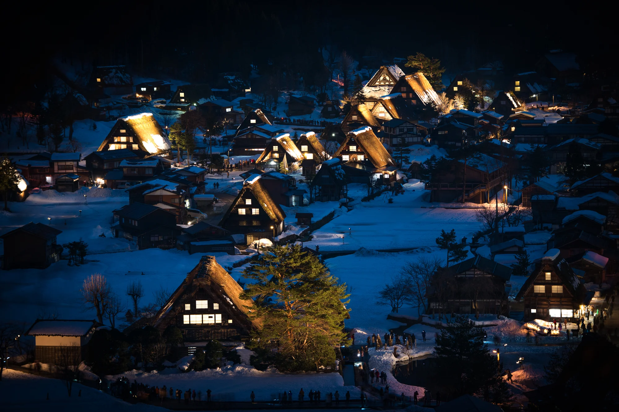 幸工門民宿景觀房窗外合掌村全景