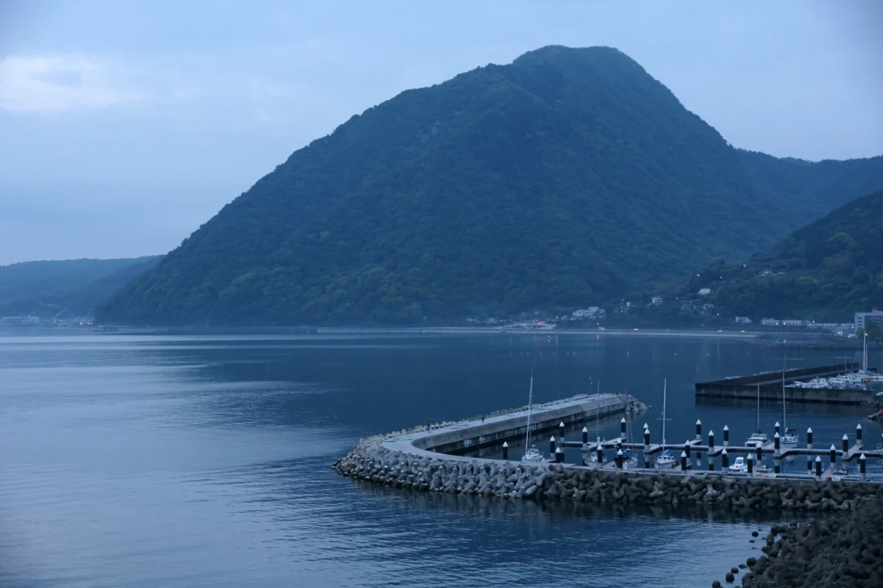 別府溫泉旅館的客室露天風呂,可眺望別府灣海景的私人泡湯空間