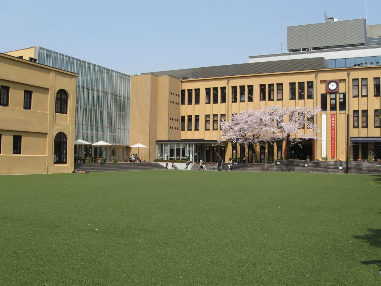 京都國際漫畫博物館中庭草坪戶外閱讀打卡點