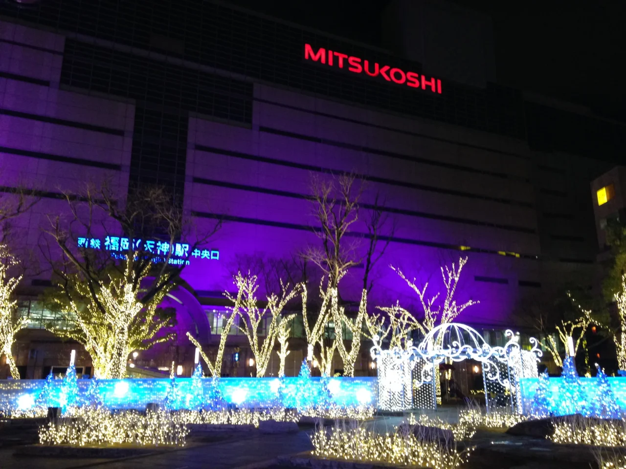 福岡天神商圈夜景,西鐵福岡站與百貨林立的購物核心街道