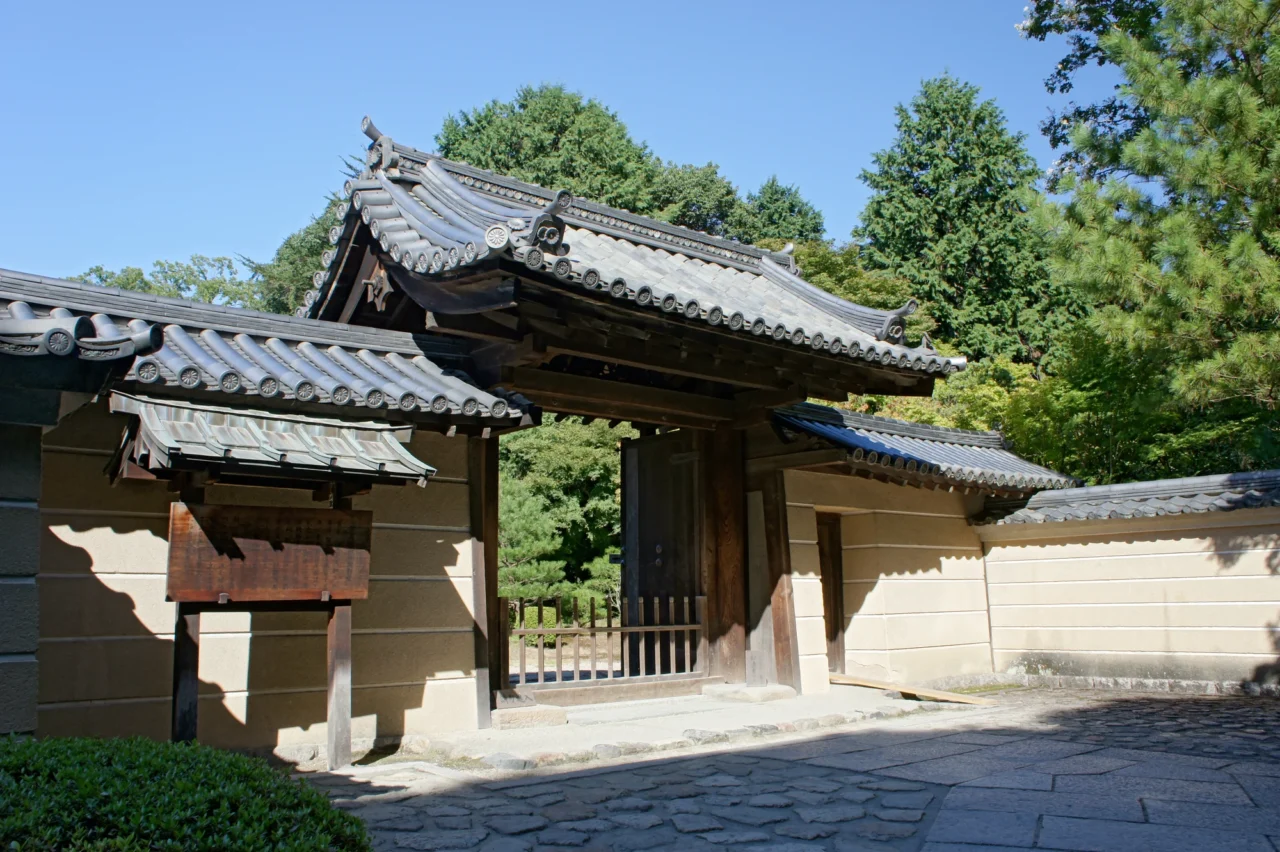 唐招提寺御影堂與庭園苔景