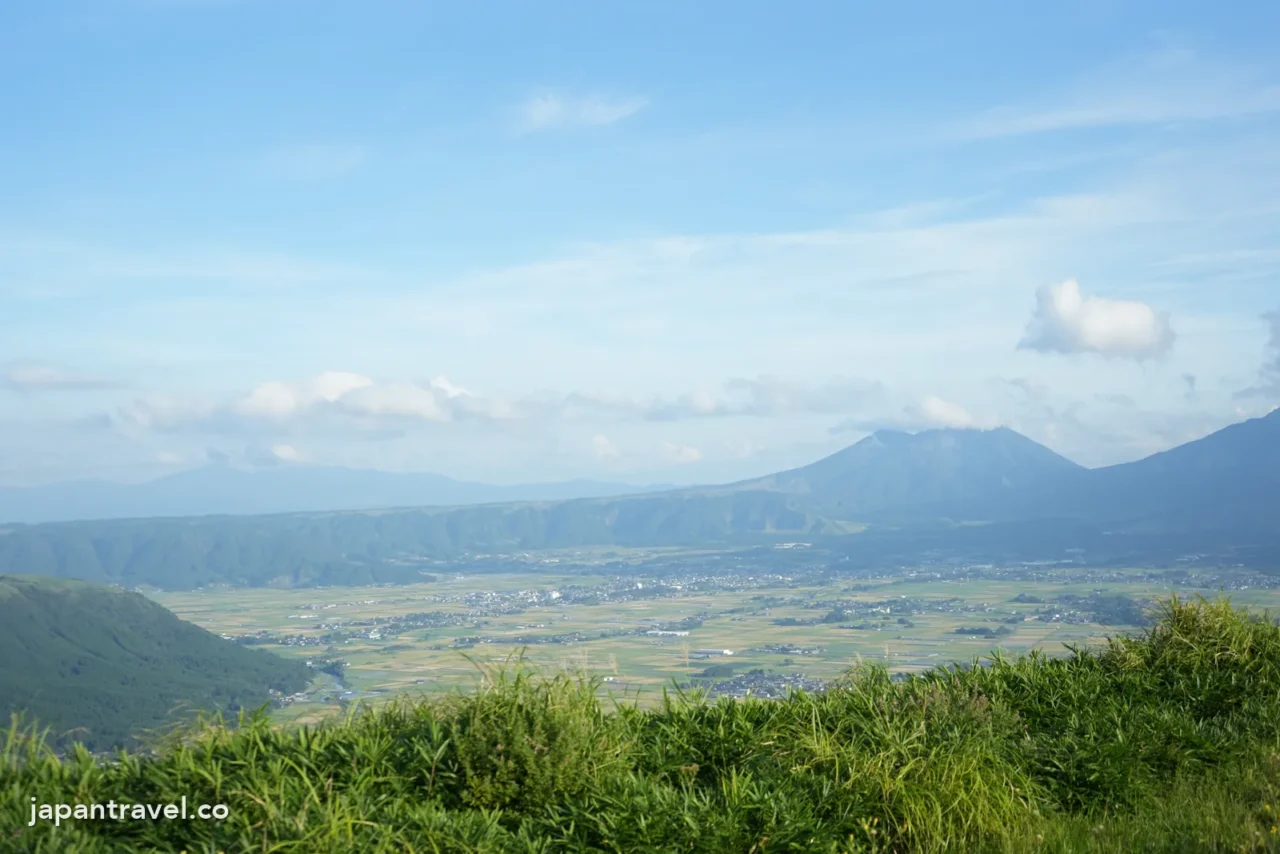 從大觀峰看阿蘇火口原與阿蘇五岳