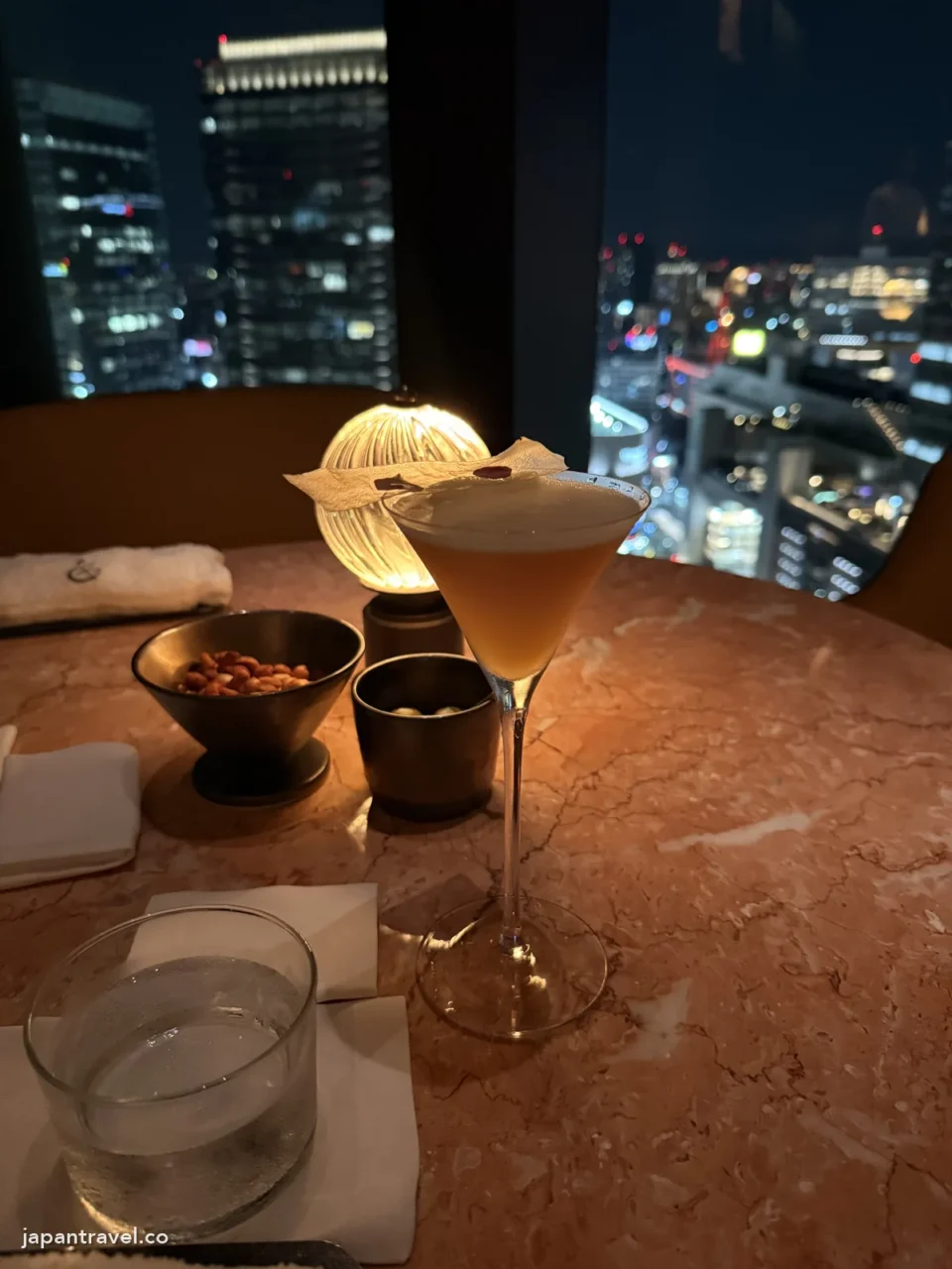 Canes & Tales的雞尾酒與梅田夜景