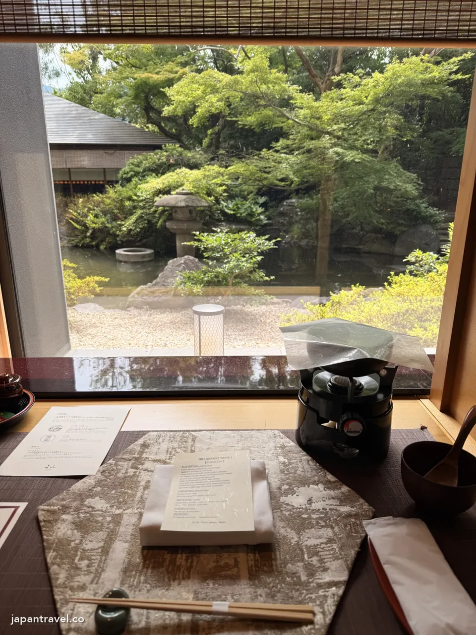 ふふ京都早餐座位外的庭園