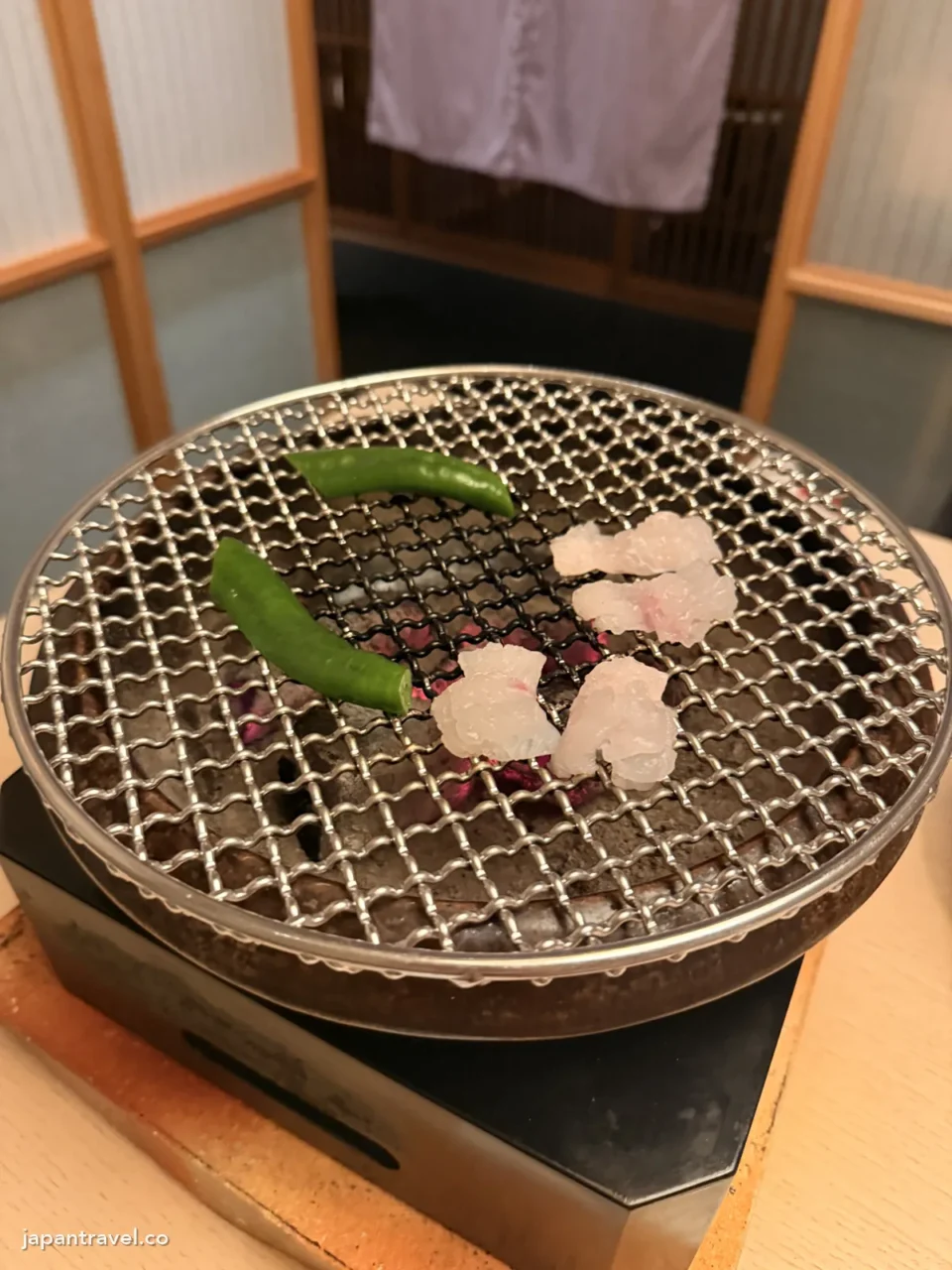 庵都晚餐在桌上小爐燒烤的一道
