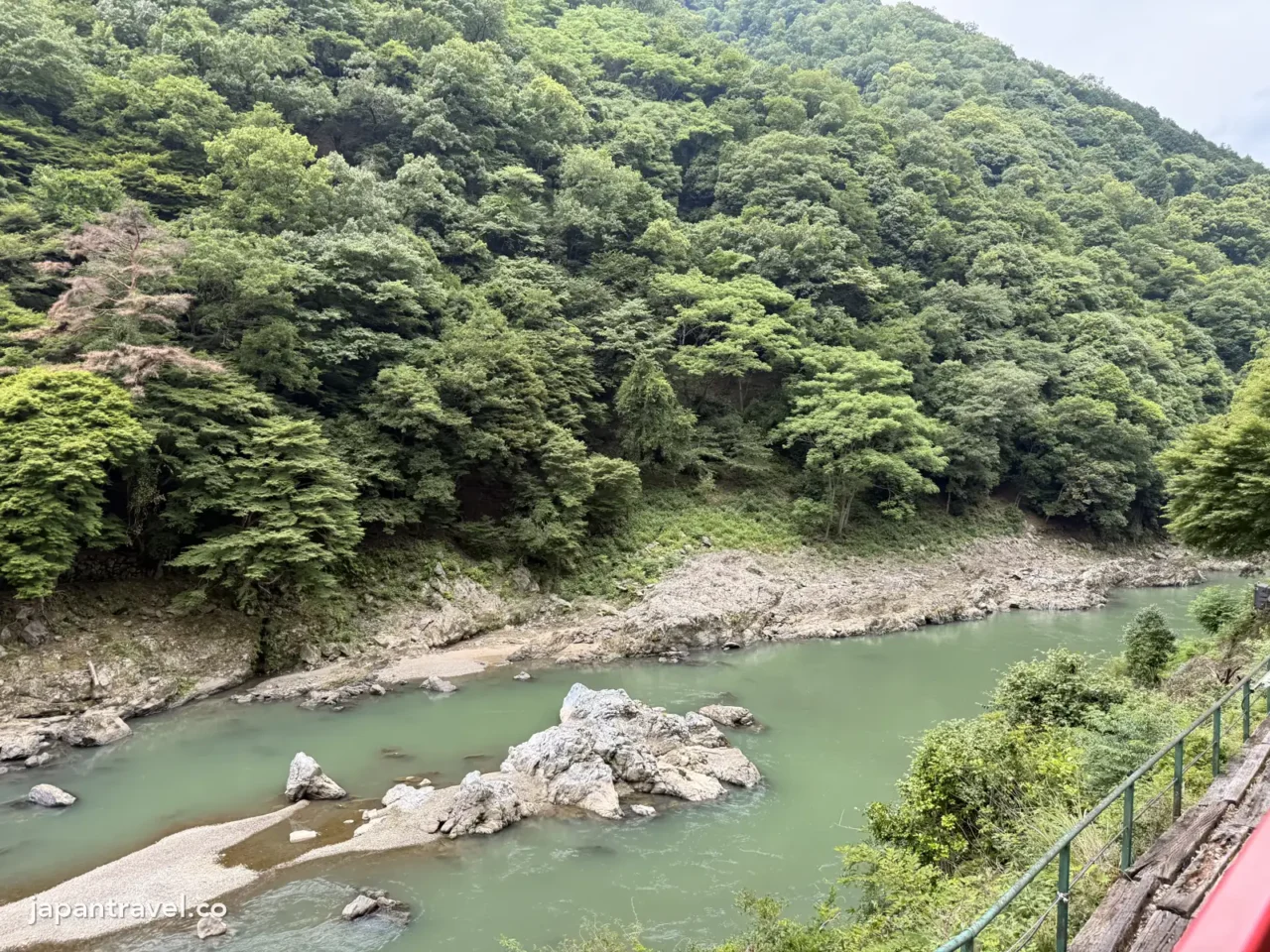 嵯峨野小火車上看到的保津峽河景