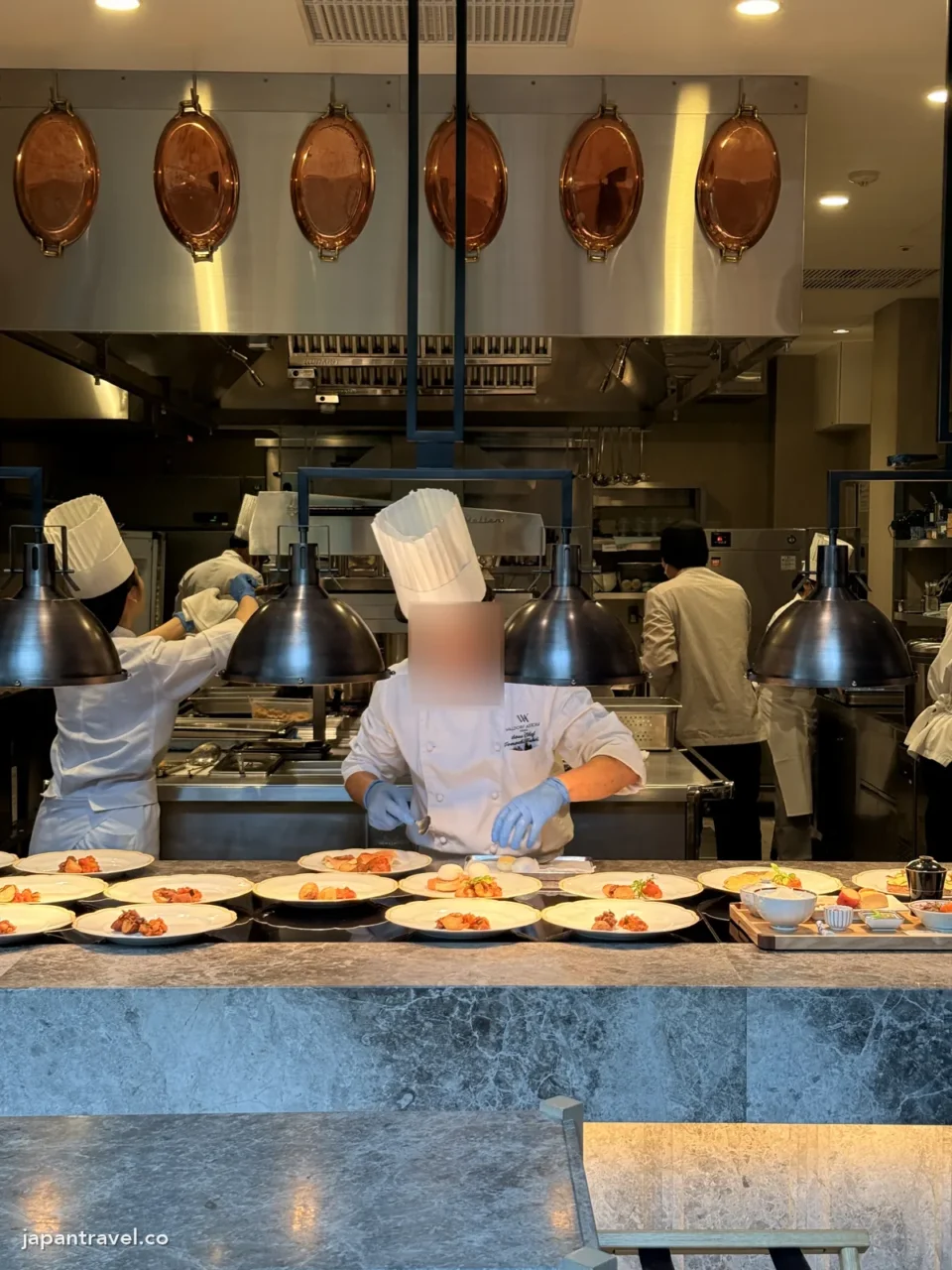 Jolie Brasserie的開放式廚房