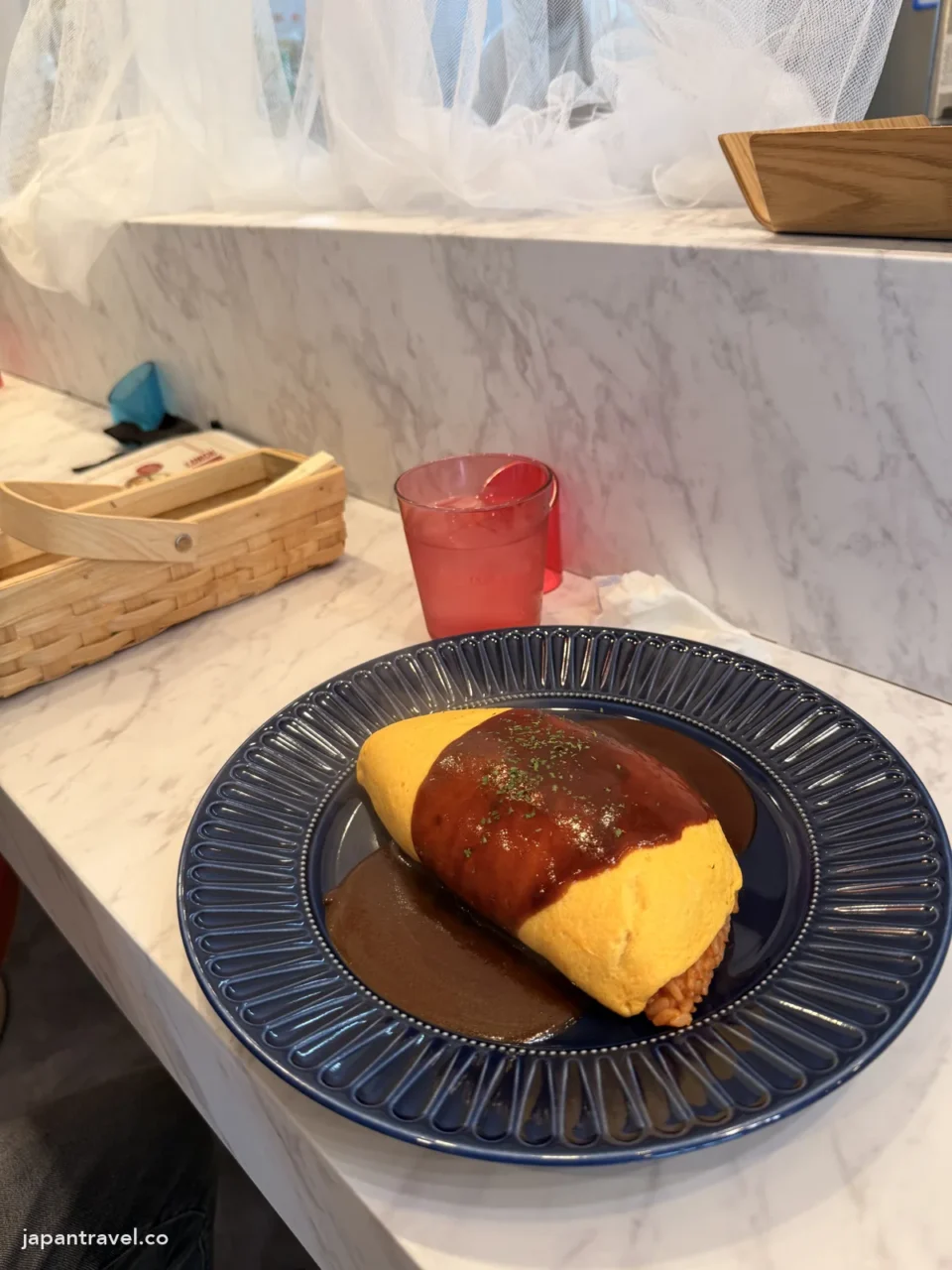 JR龜岡站附近小餐館的蛋包飯