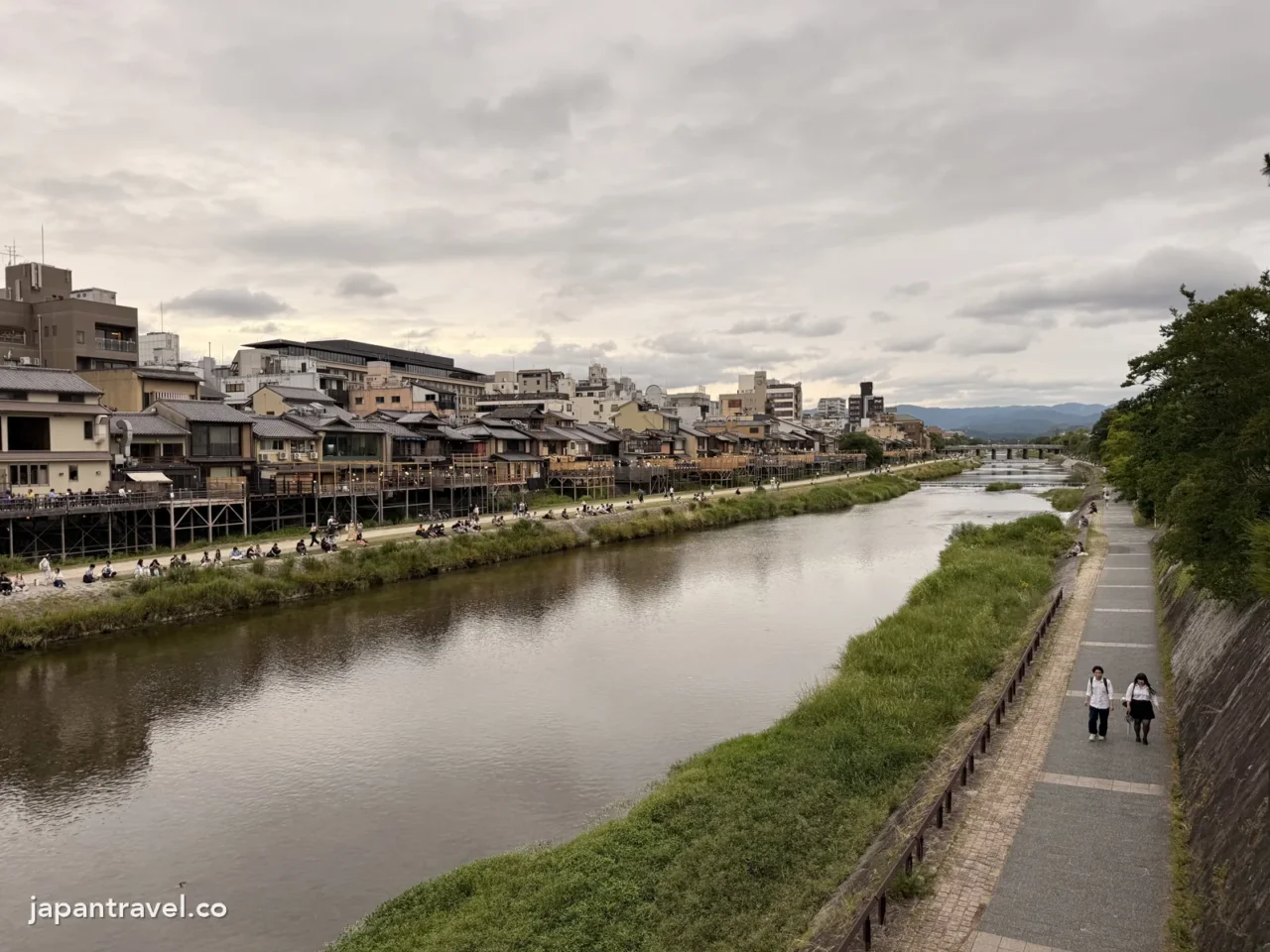 傍晚的京都鴨川