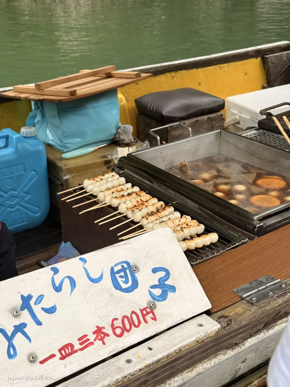 保津川小吃船上的みたらし團子,一盤三串¥600