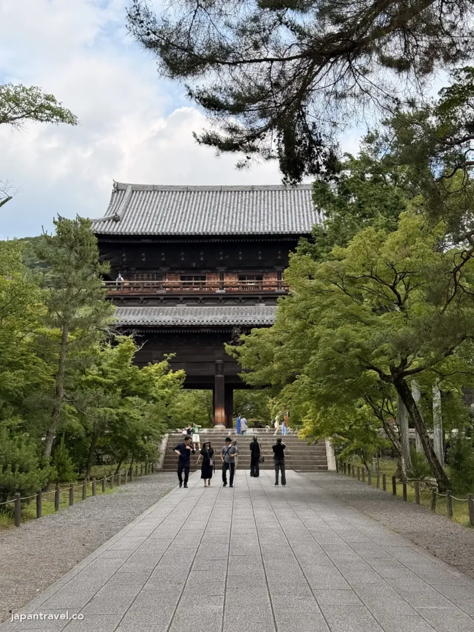 從法堂方向看南禪寺三門