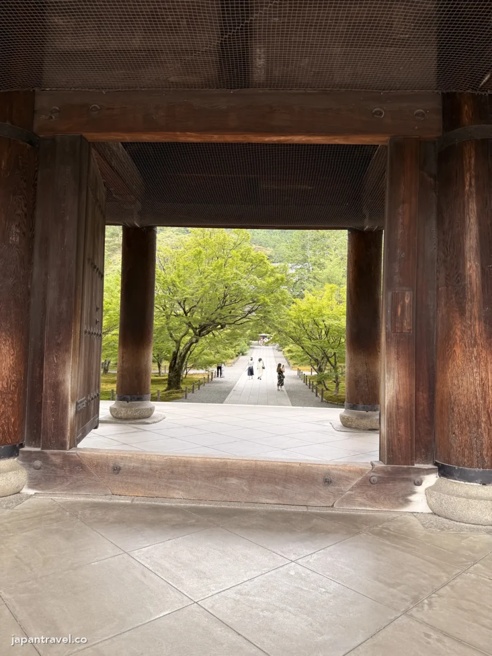 從南禪寺三門下看參道