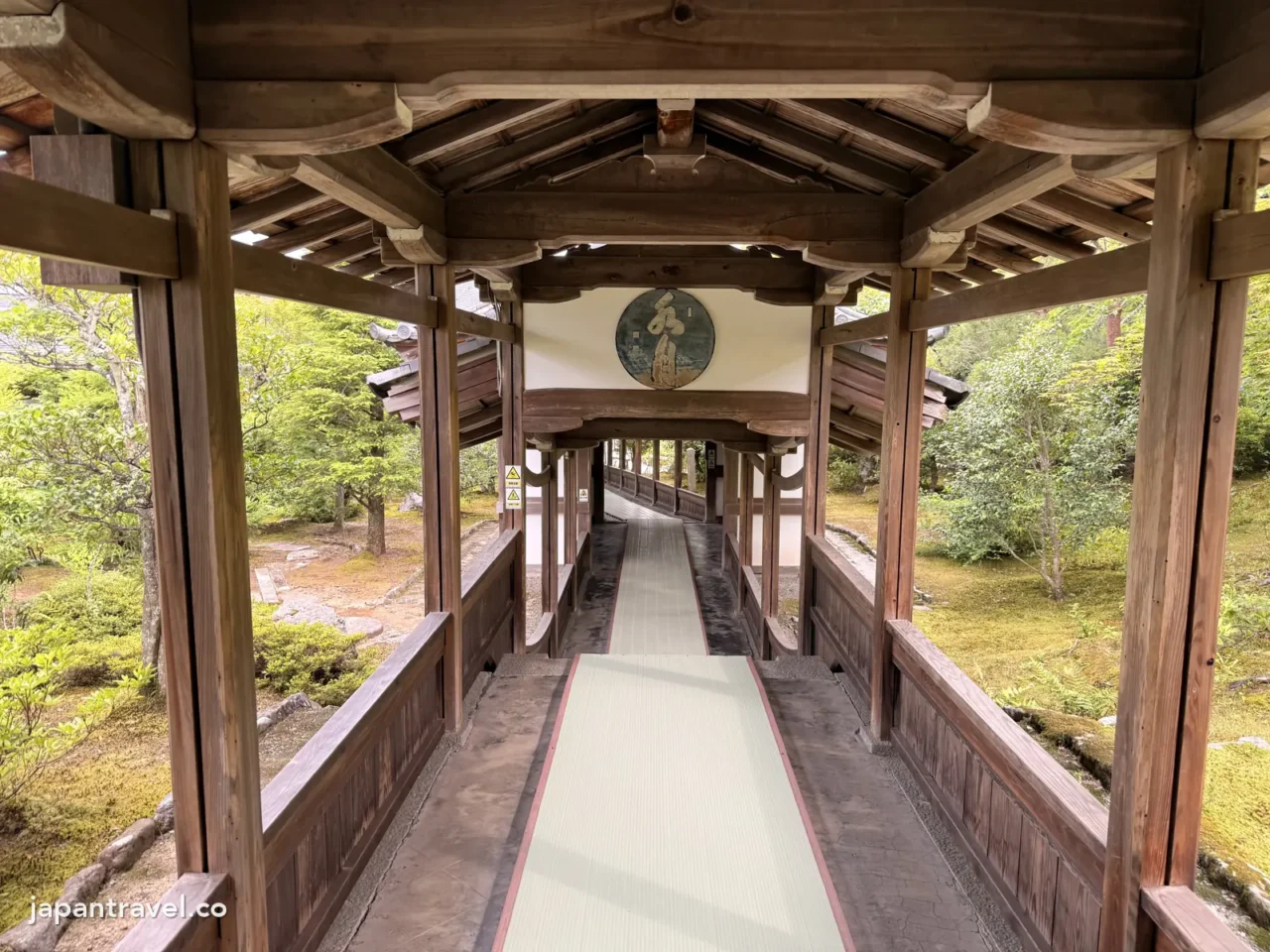 天龍寺連接各建築的木造迴廊