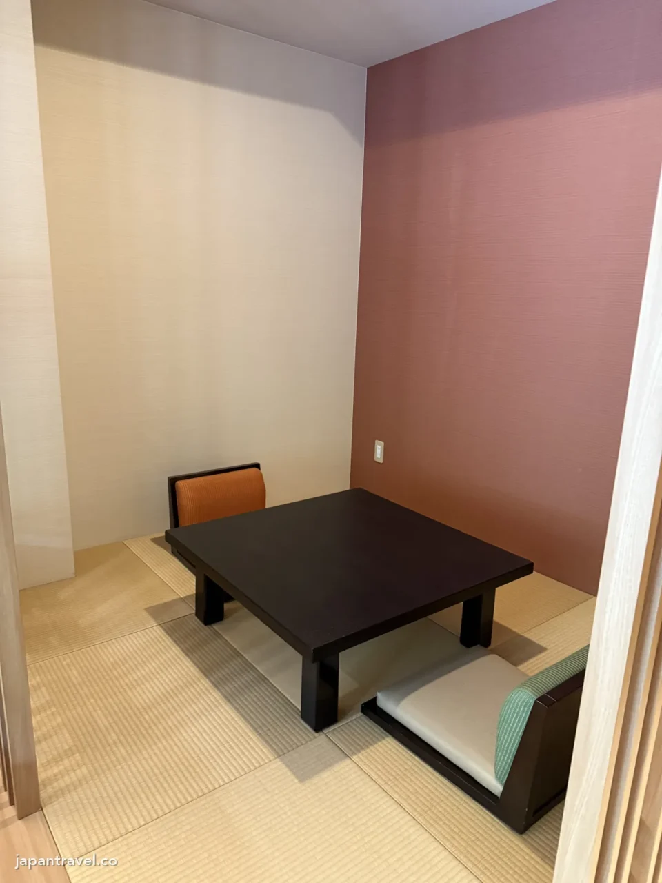 雲仙九州酒店客房的榻榻米角落