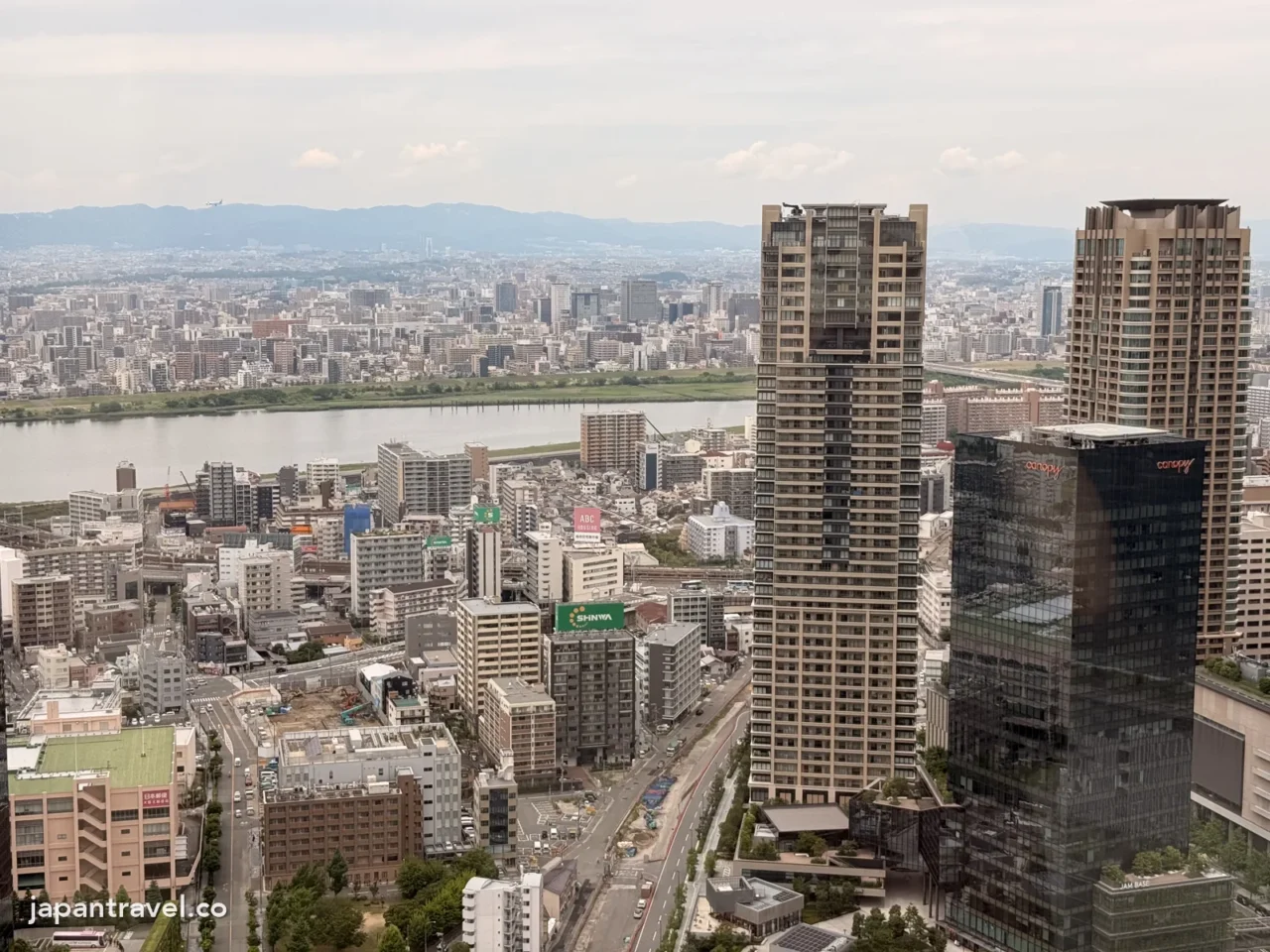 大阪華爾道夫客房看出去的淀川和高樓